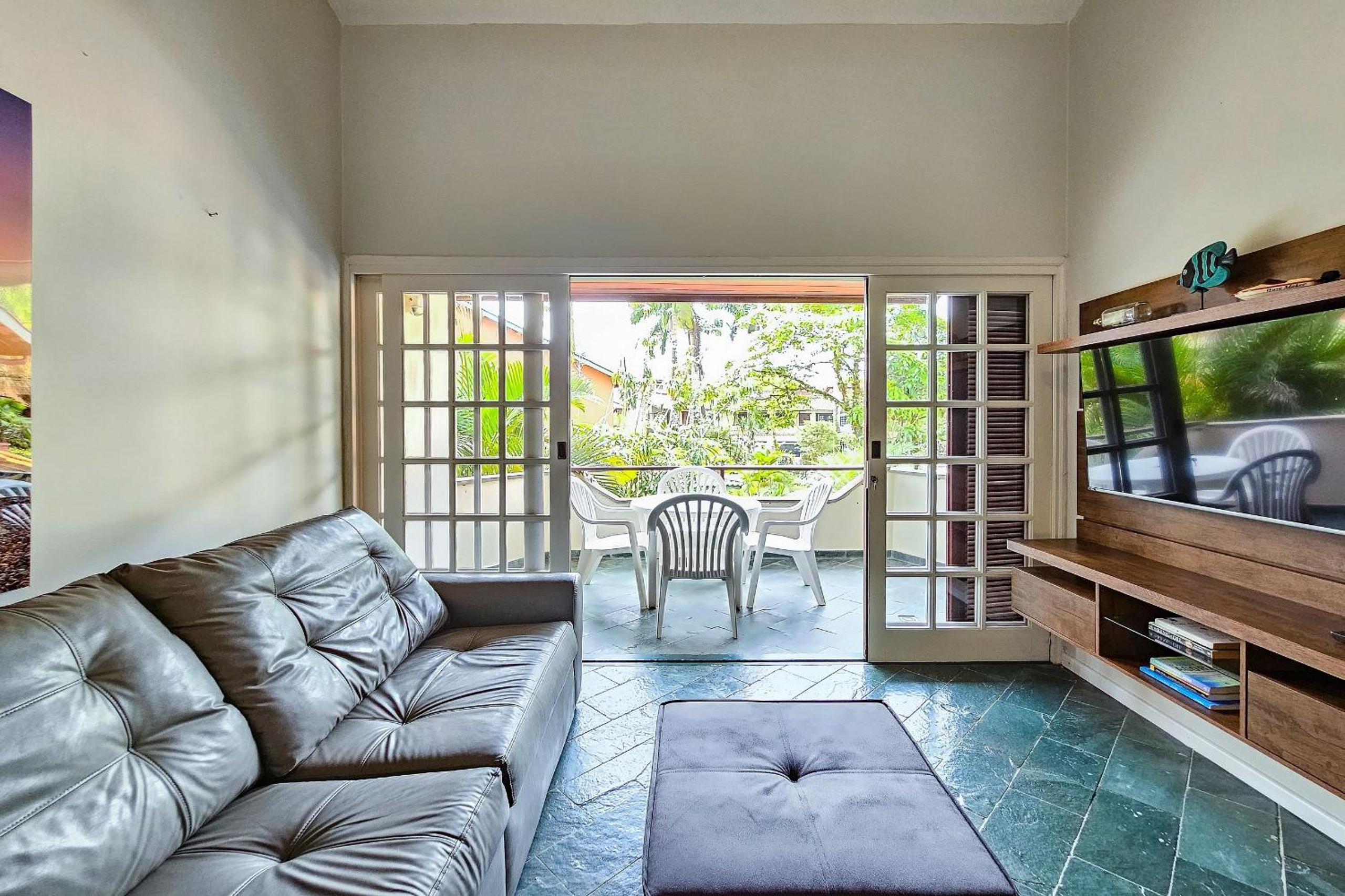 Casa com varanda e churrasqueira em São Sebastião
