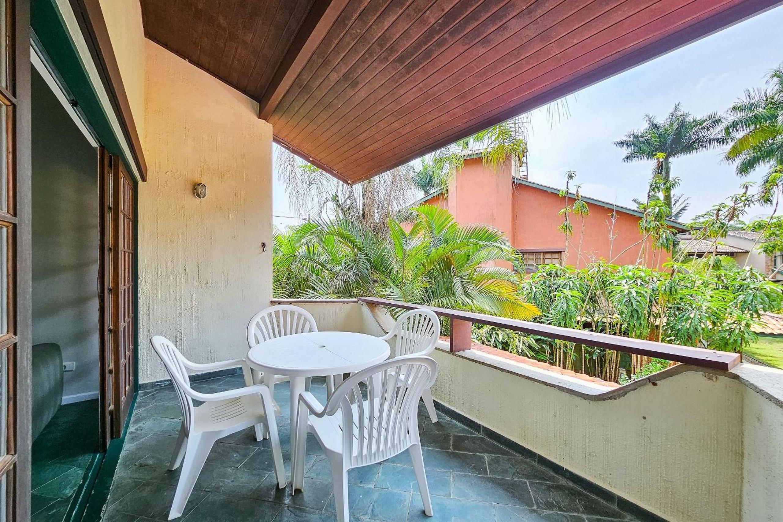 Casa com varanda e churrasqueira em São Sebastião