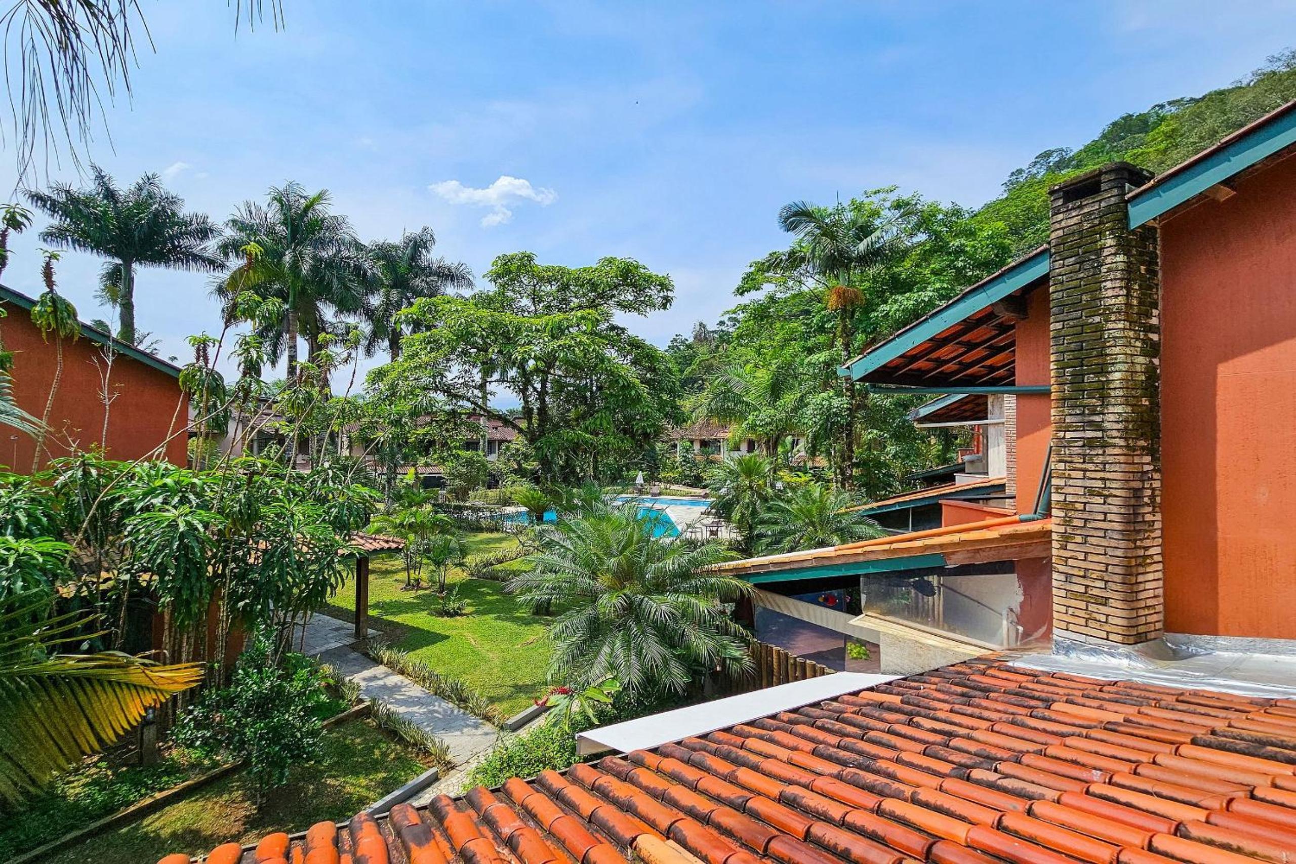 Casa com varanda e churrasqueira em São Sebastião
