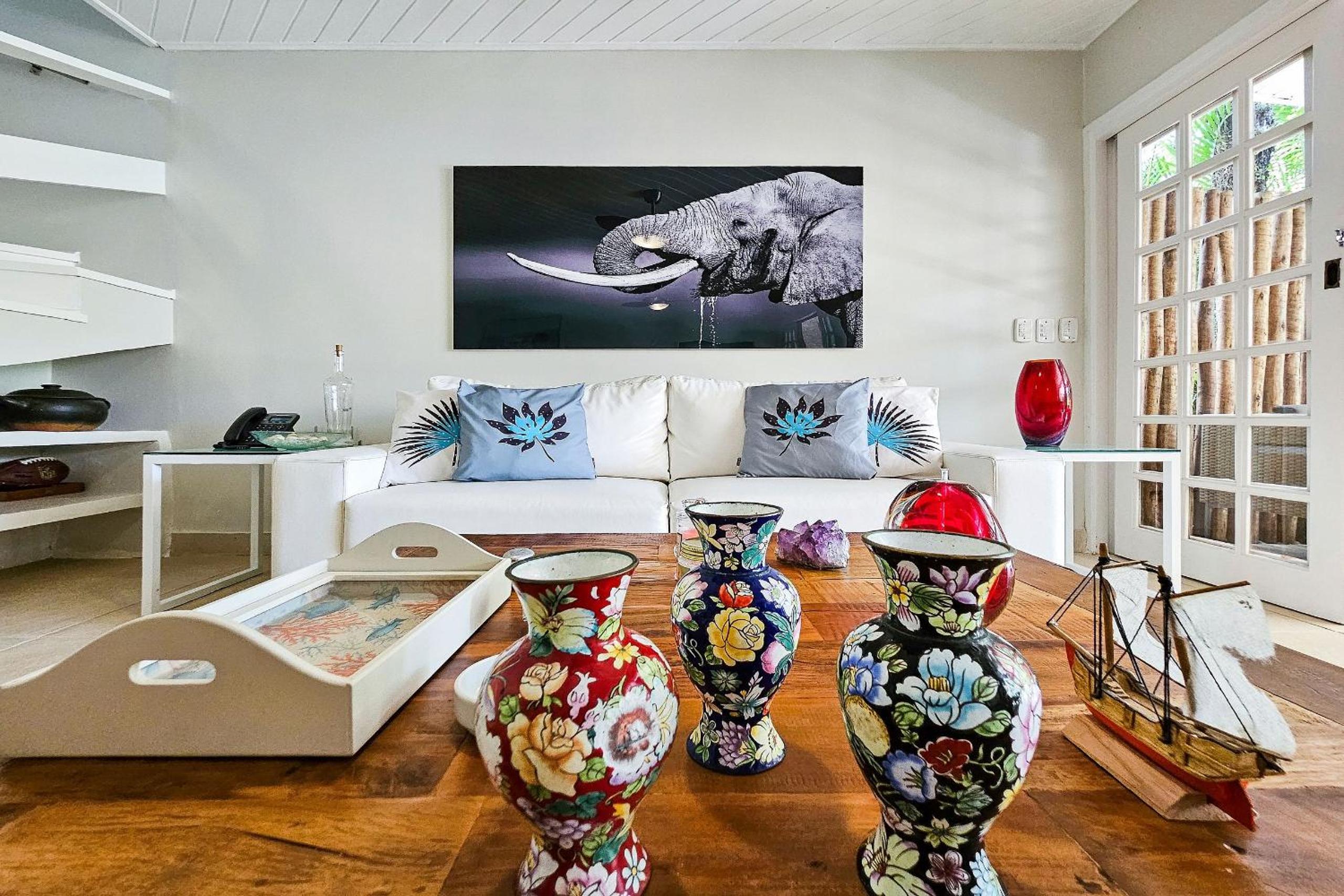 Casa com varanda e churrasqueira em São Sebastião