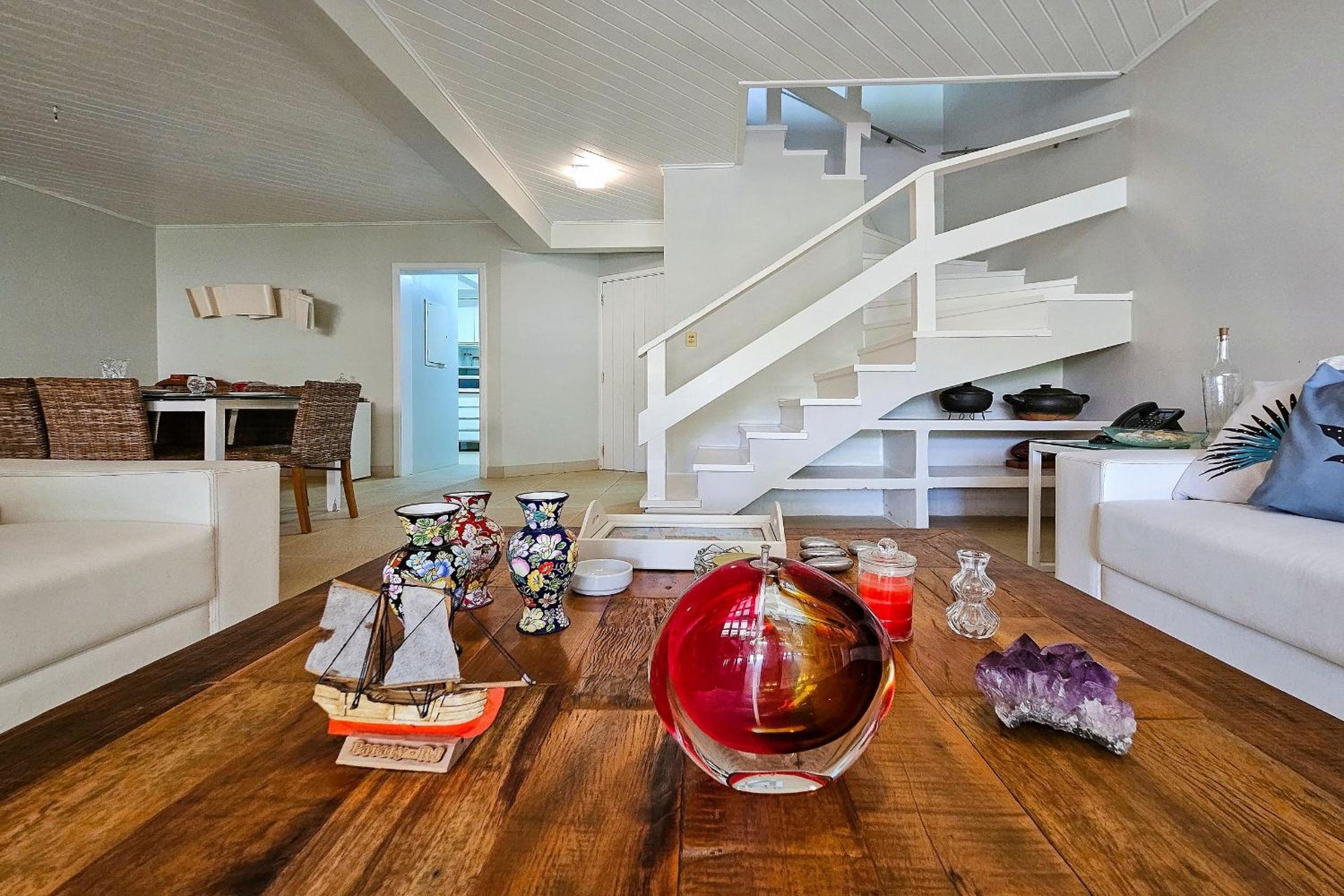 Casa com varanda e churrasqueira em São Sebastião