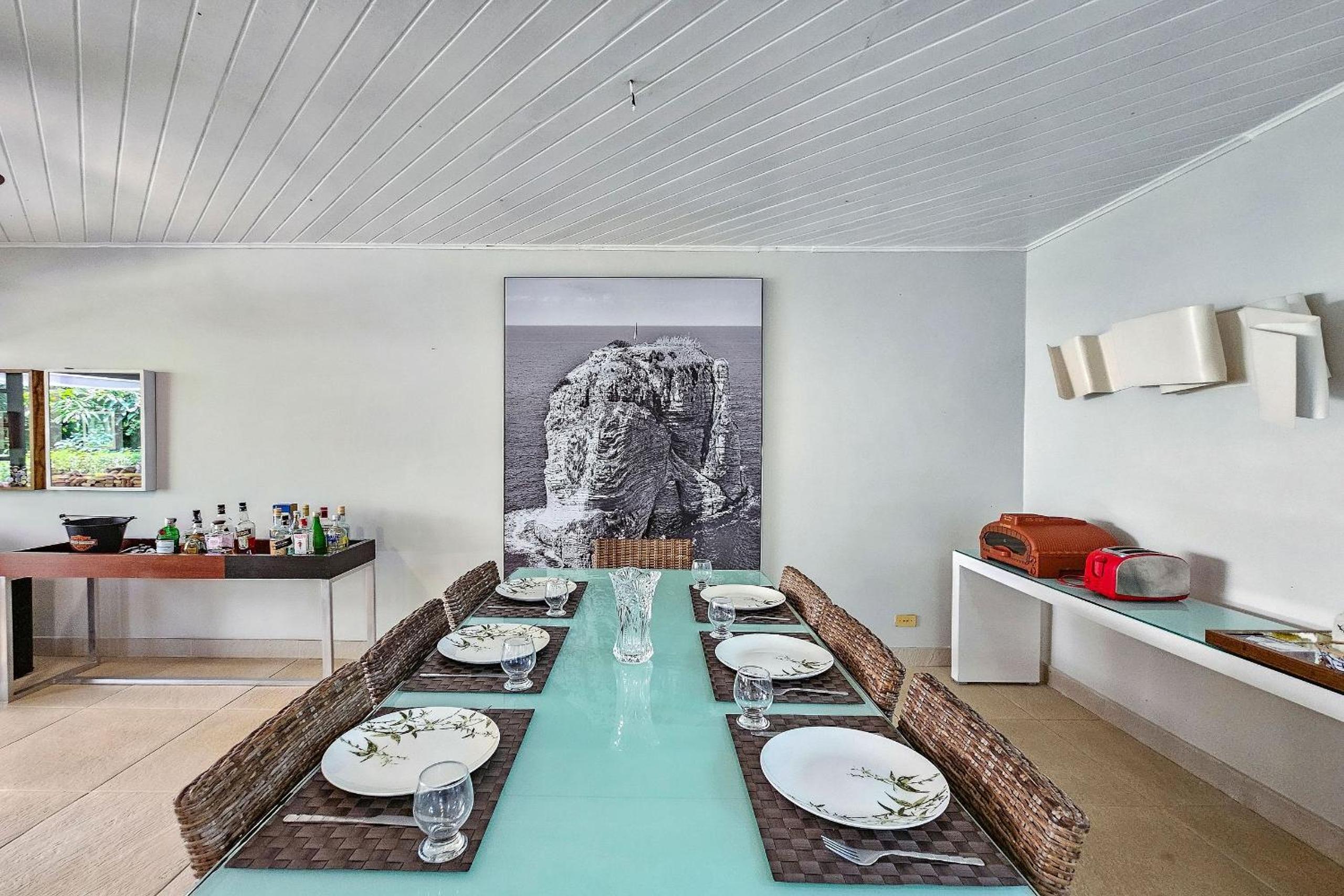 Casa com varanda e churrasqueira em São Sebastião