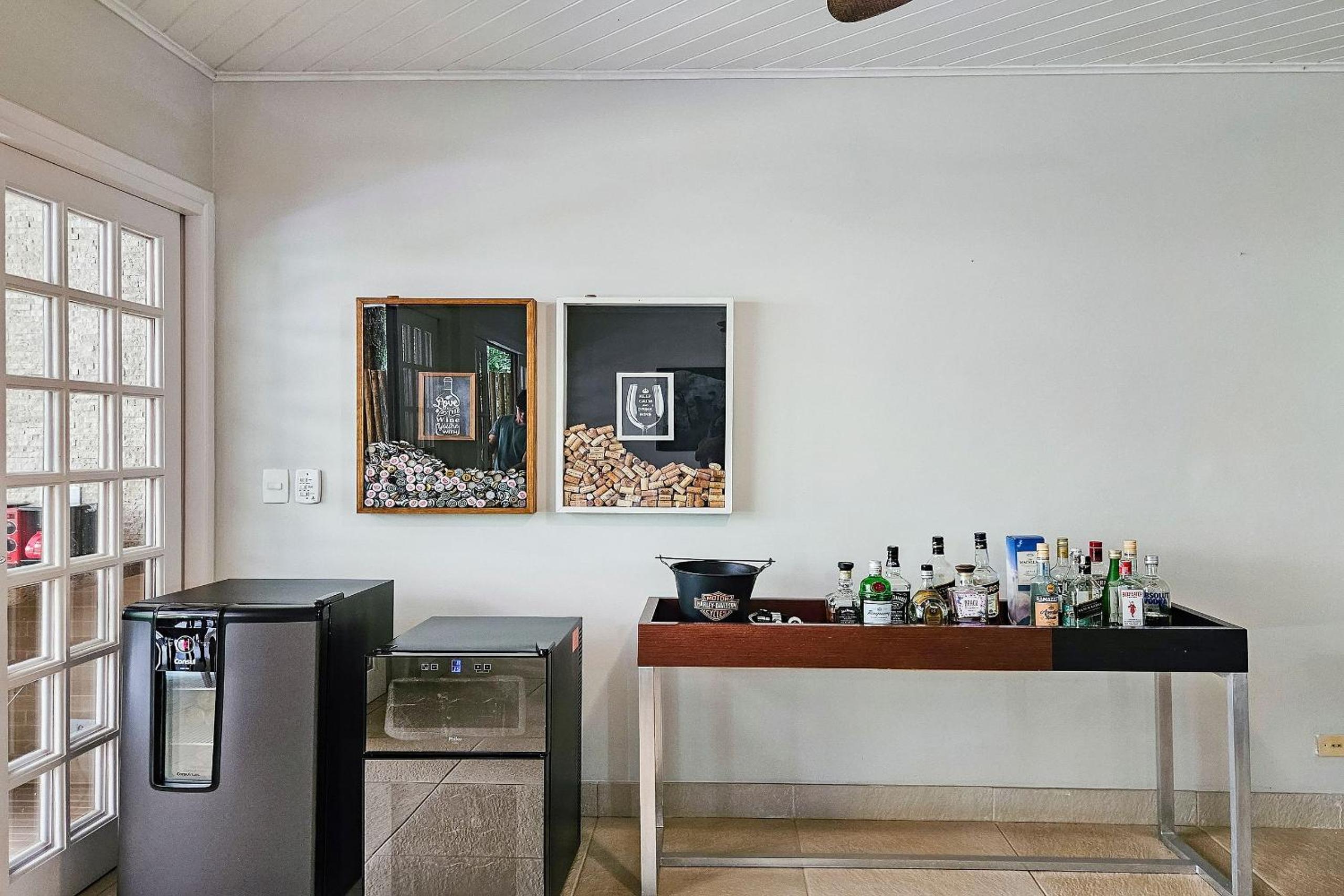 Casa com varanda e churrasqueira em São Sebastião