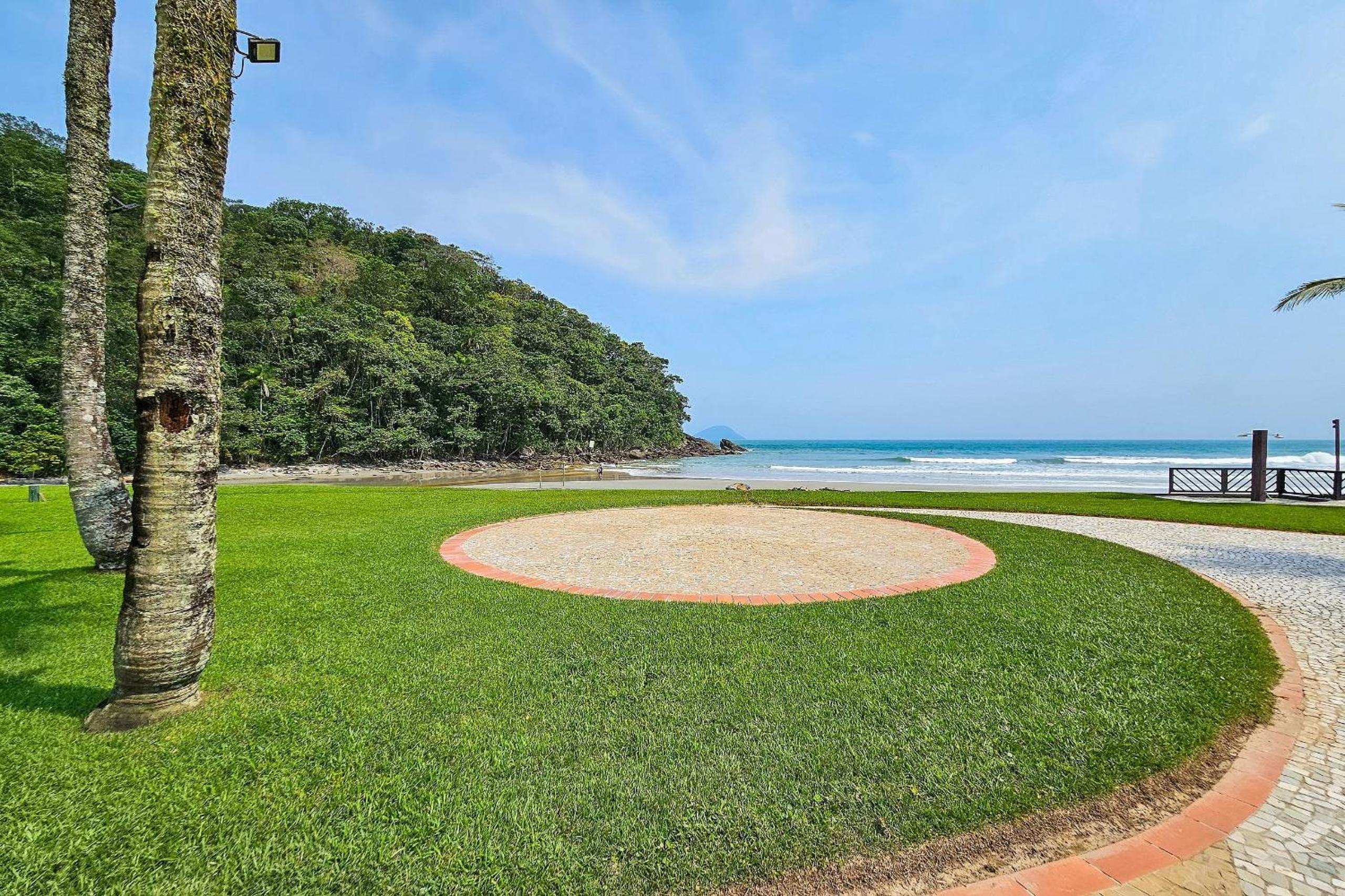 Casa com varanda e churrasqueira em São Sebastião