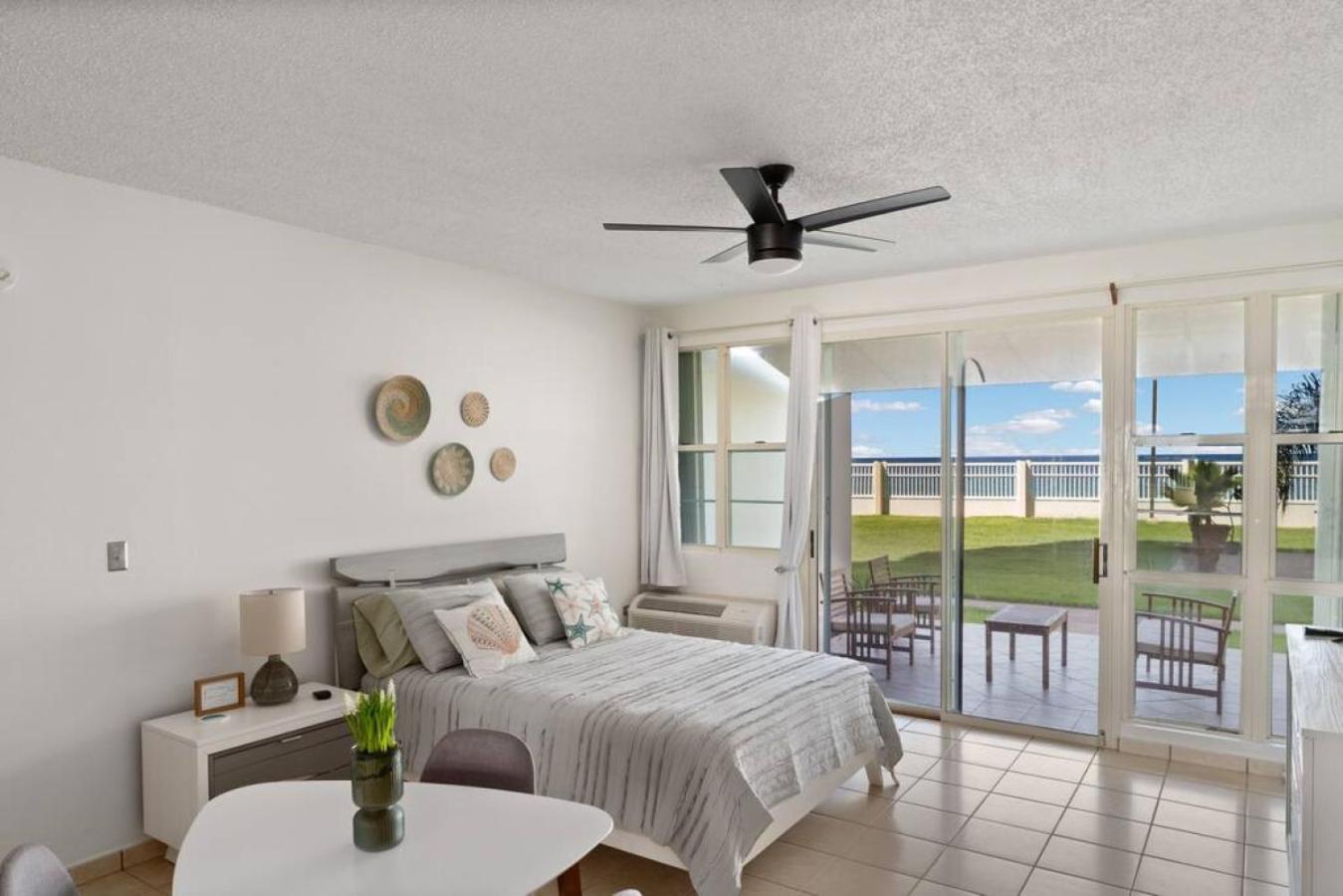 Beacfront Petite Paradise unit at Pelican Reef 103 view 3