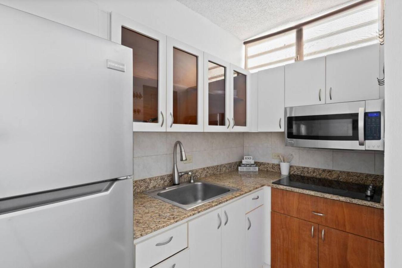 Beacfront Petite Paradise unit at Pelican Reef 103 view 4
