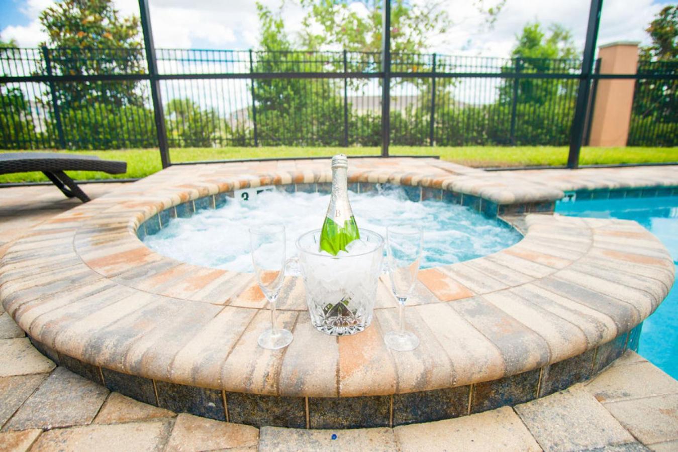 7BR Mega Mansion in Solara Resort view 4