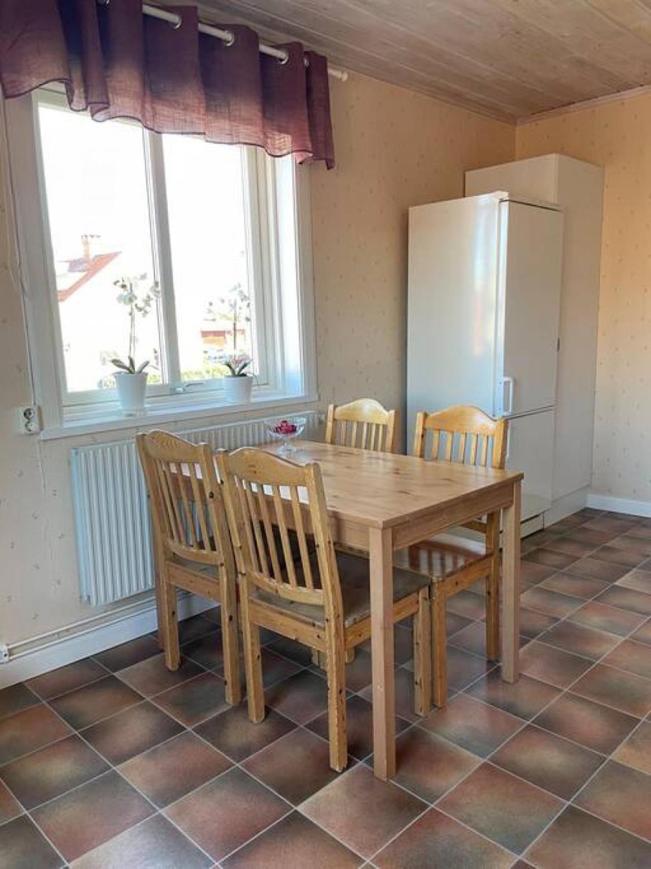 Skomakaren, near Vasalopp finish line portal in Mora