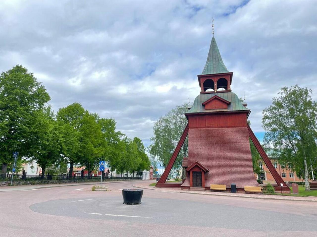 Skomakaren, near Vasalopp finish line portal in Mora