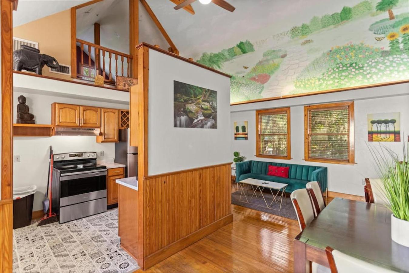 Amazing 2br 2ba with Loft C view 2