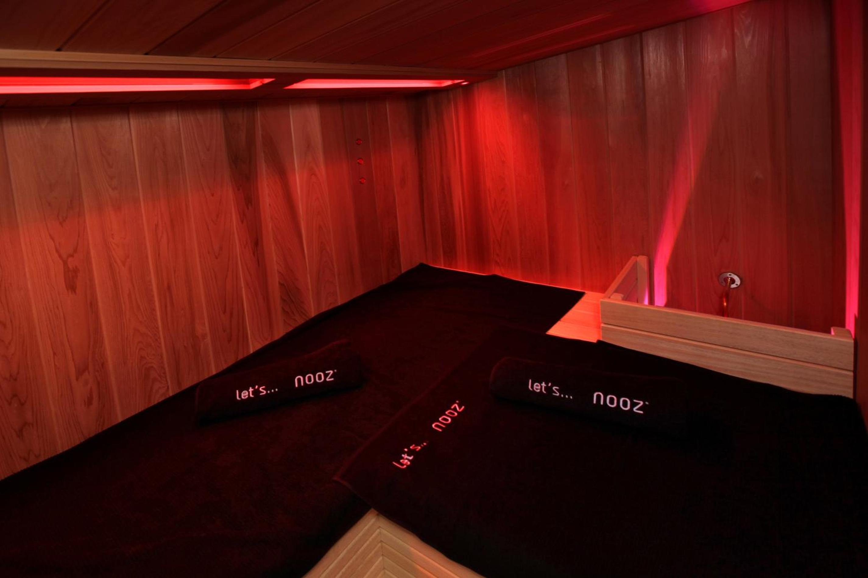 SeaNooz - Wellness overnachting met privé bioscoop aan een meer