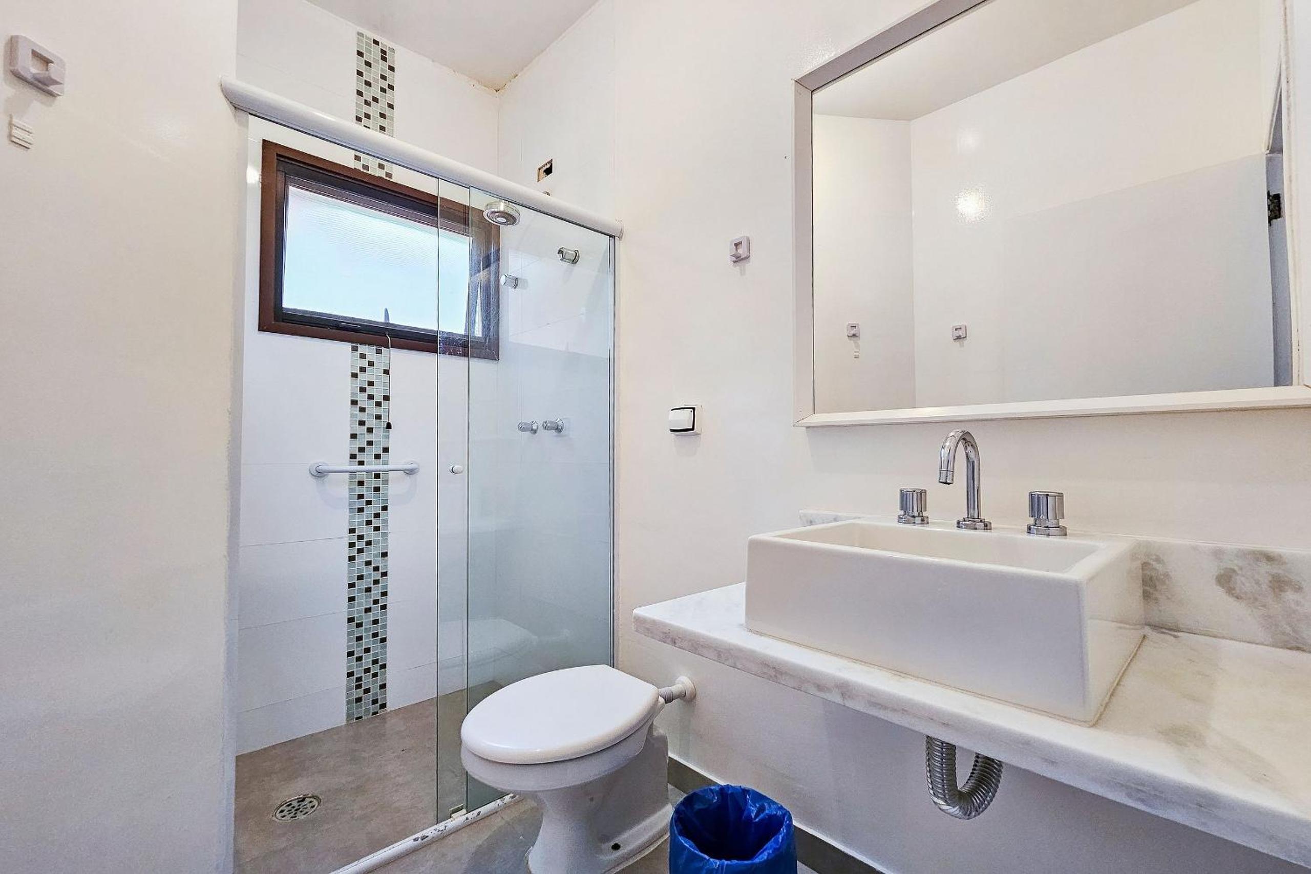 Casa com varanda e churrasqueira em São Sebastião