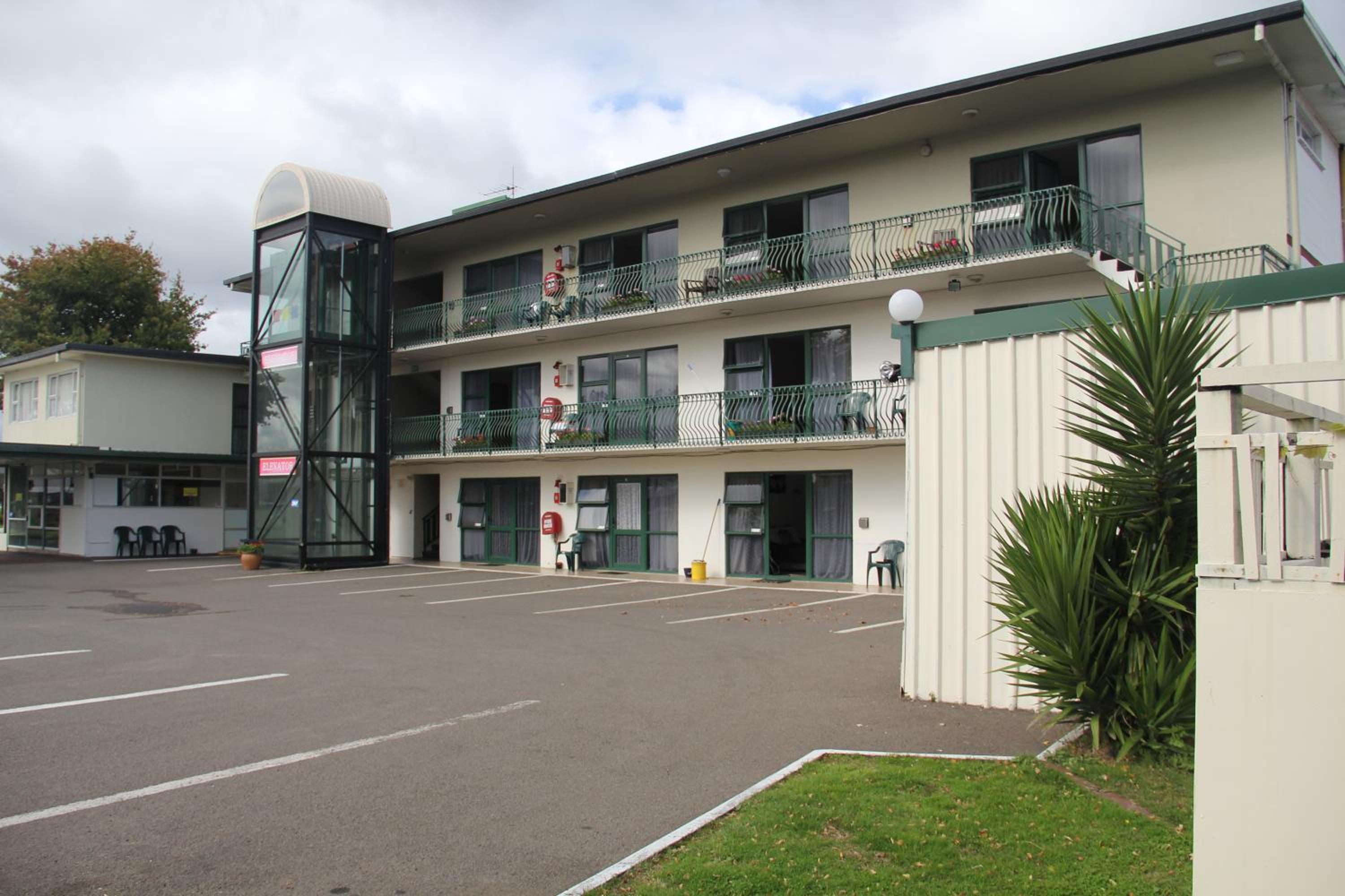 Gateway International Motel