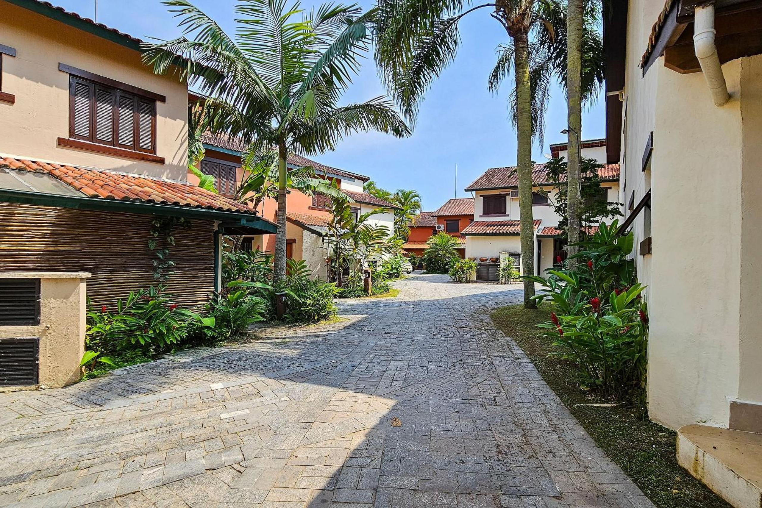 Casa com varanda e churrasqueira em São Sebastião