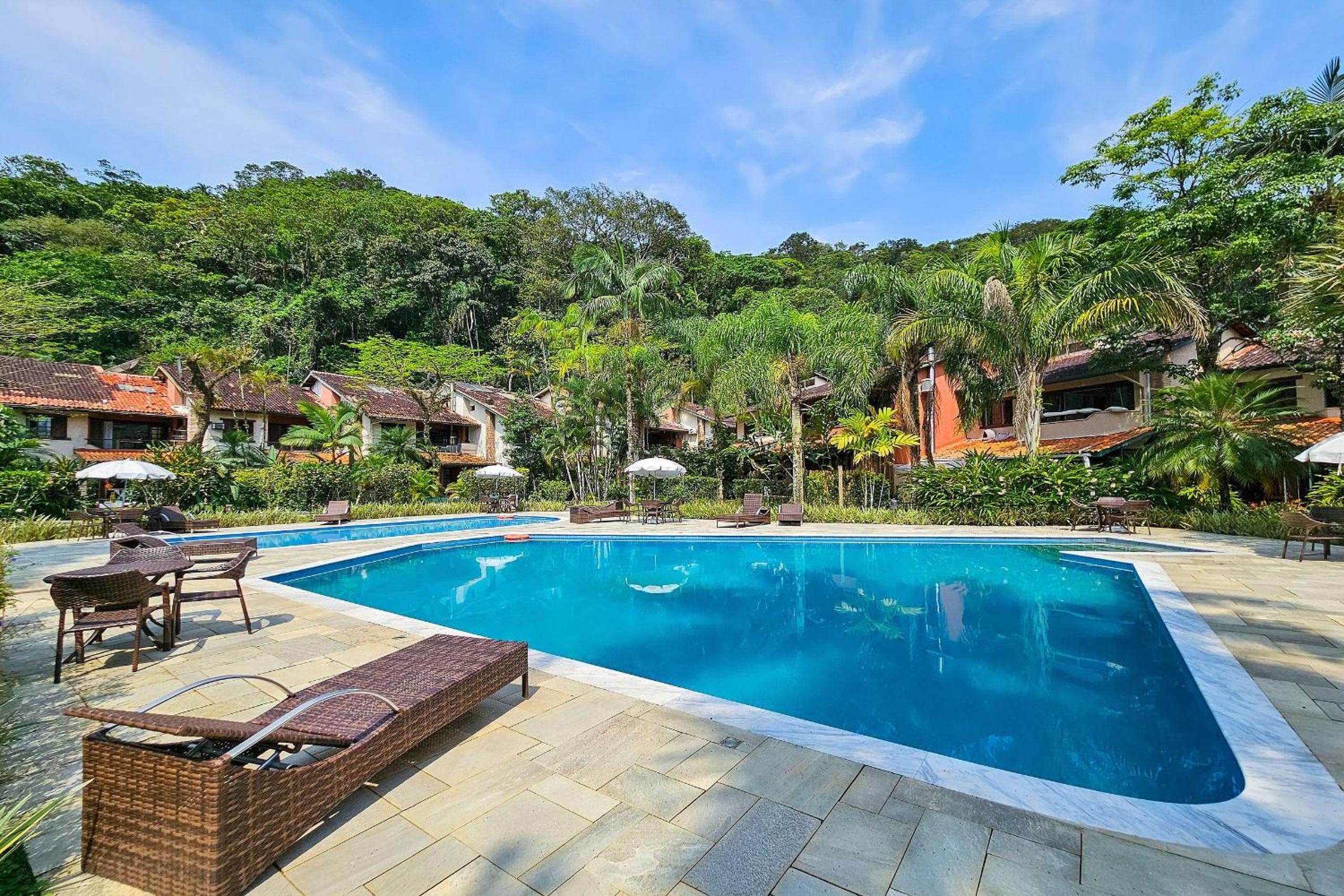 Casa com varanda e churrasqueira em São Sebastião