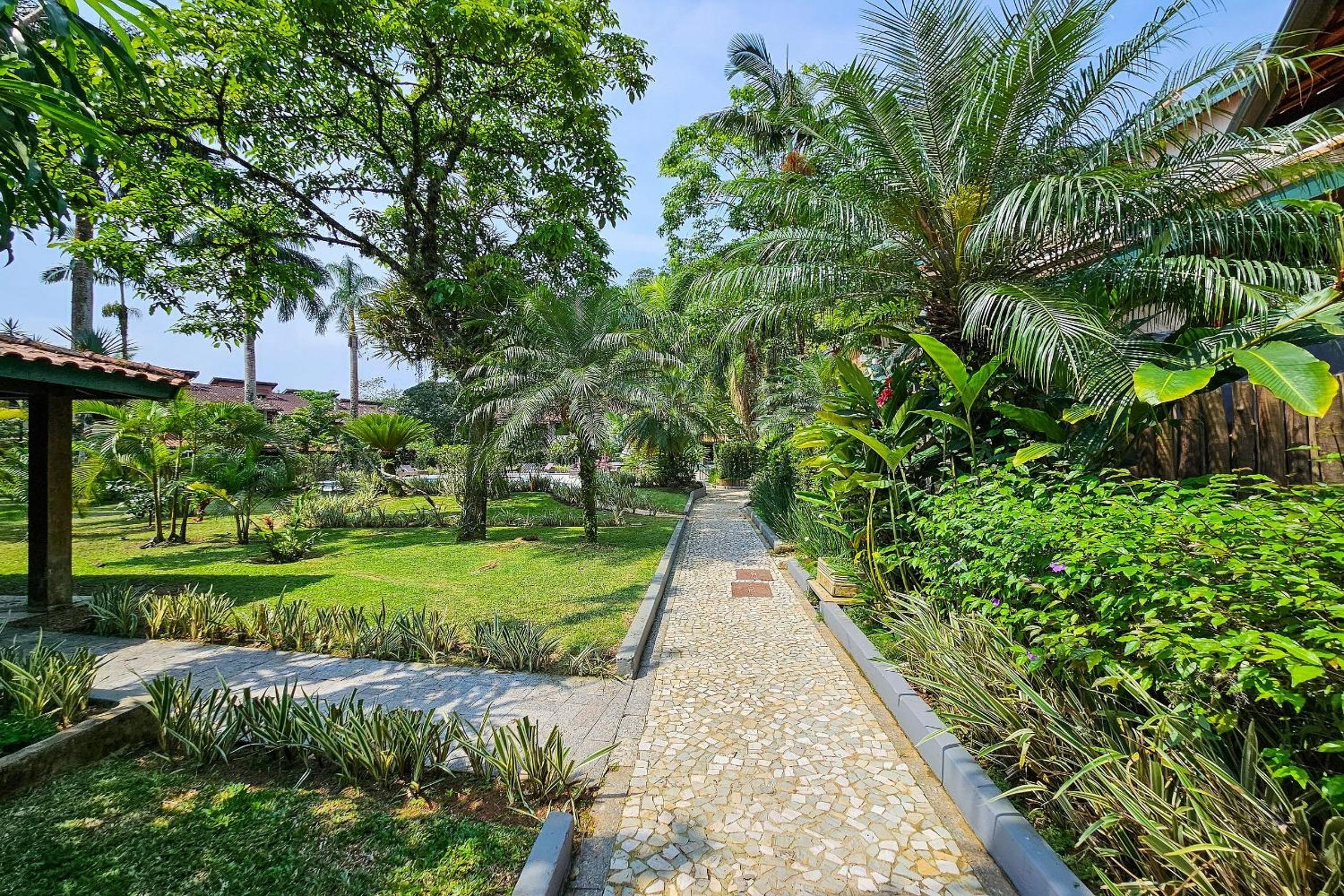 Casa com varanda e churrasqueira em São Sebastião