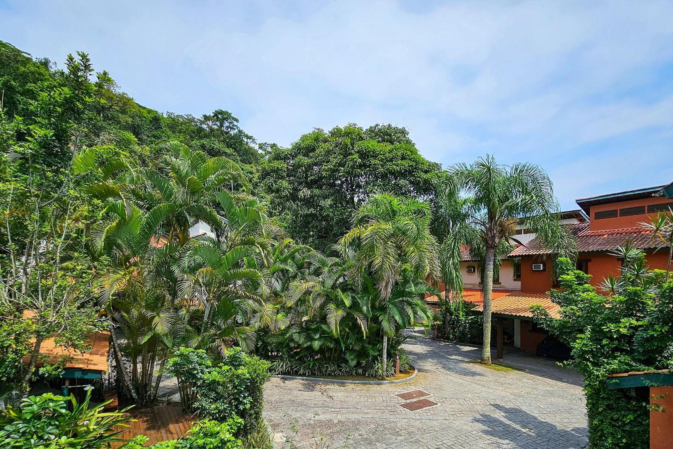 Casa com varanda e churrasqueira em São Sebastião