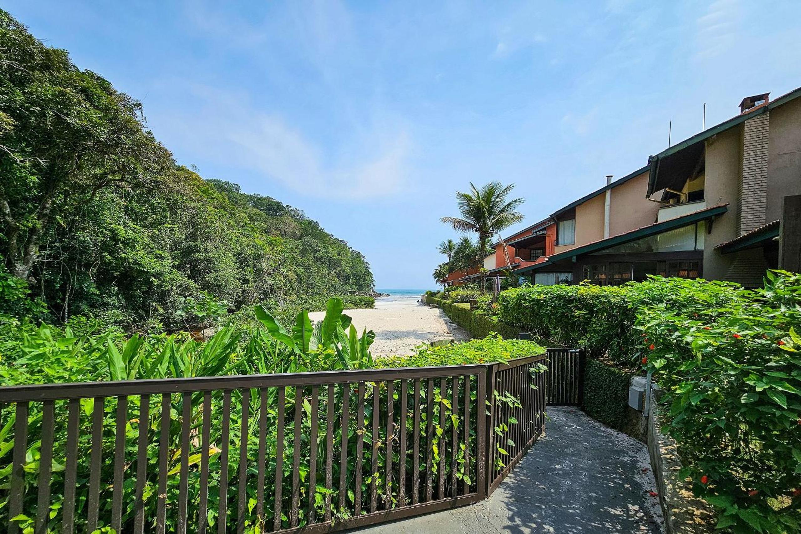 Casa com varanda e churrasqueira em São Sebastião