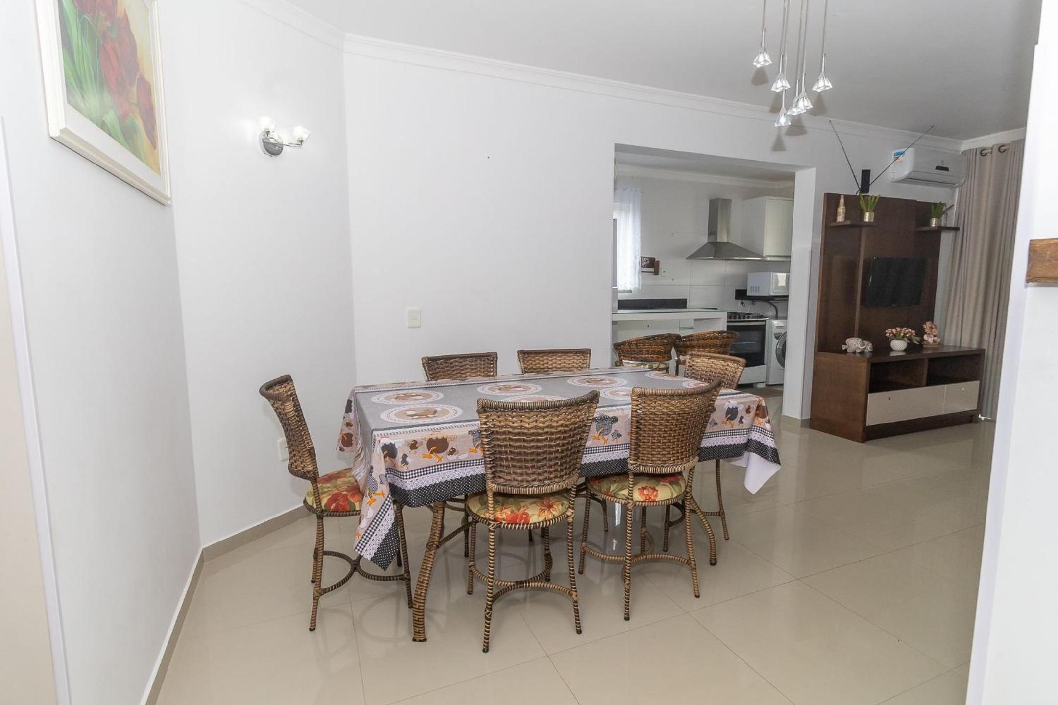 365 - Apartamento 2 dormitórios na praia de Bombas