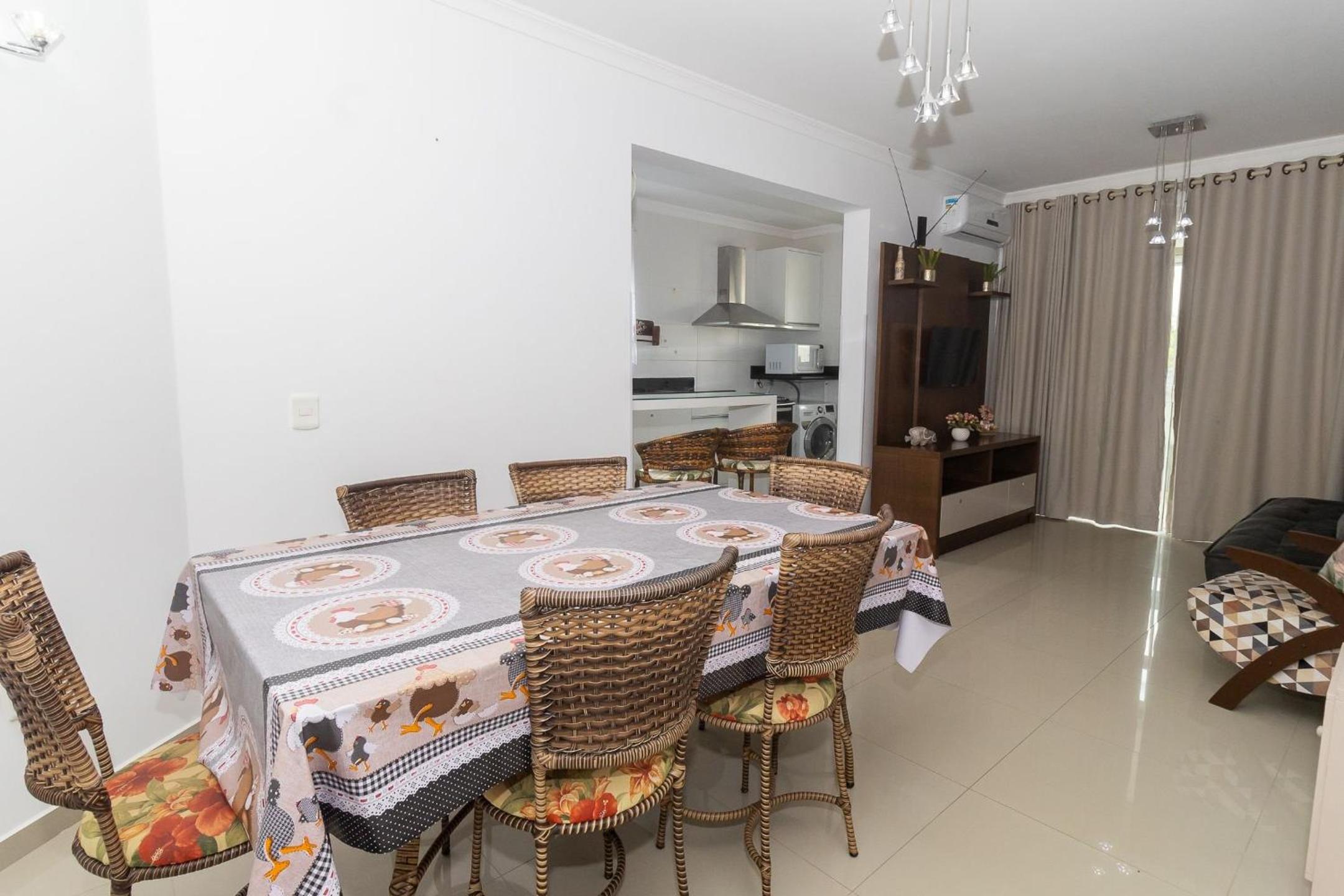 365 - Apartamento 2 dormitórios na praia de Bombas