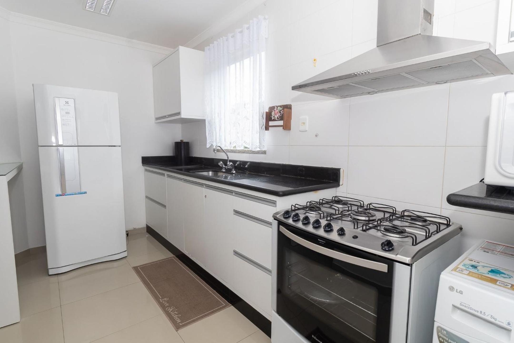 365 - Apartamento 2 dormitórios na praia de Bombas