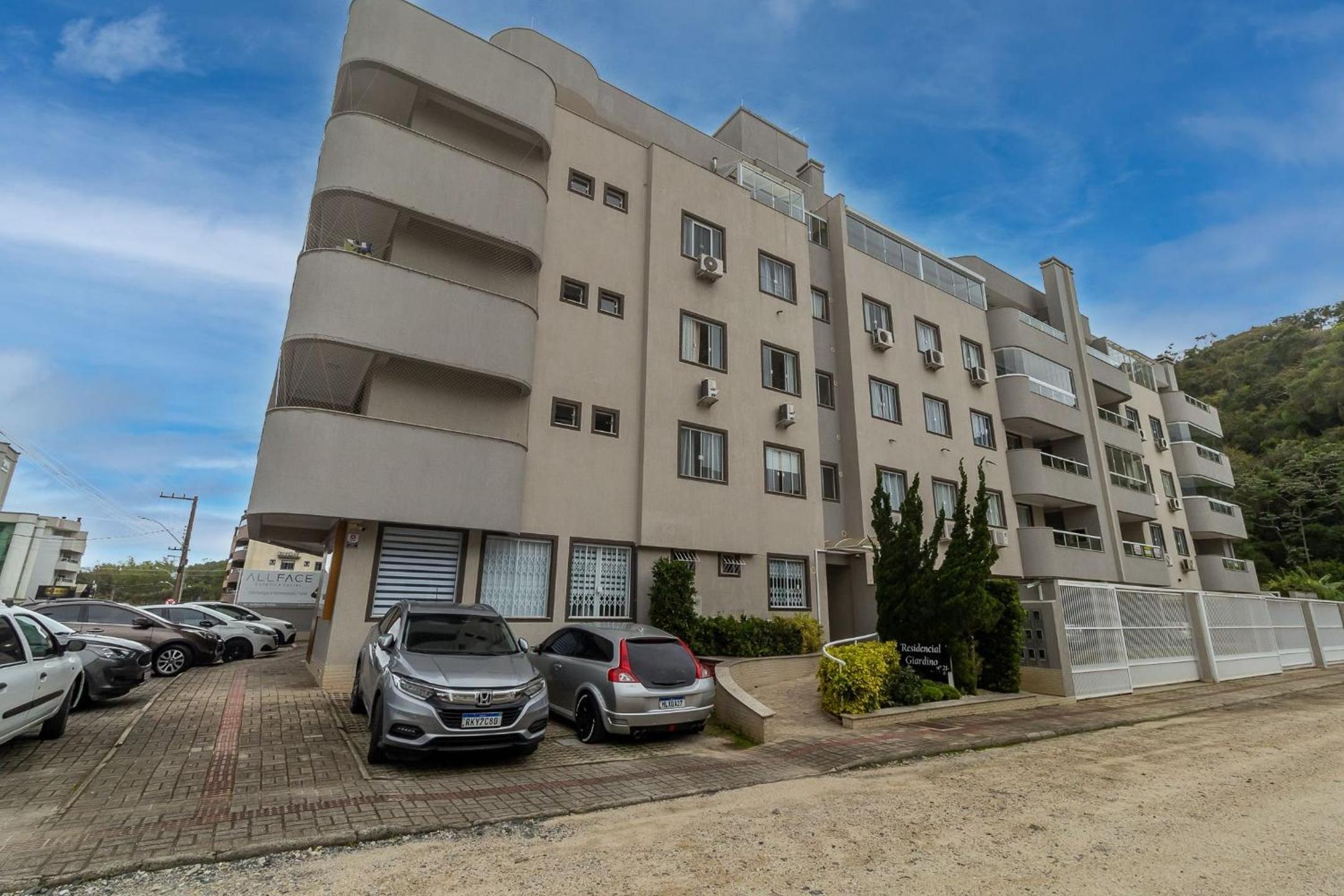 365 - Apartamento 2 dormitórios na praia de Bombas