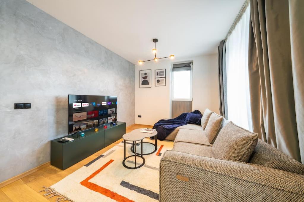 Vitosha Apartment With Parking