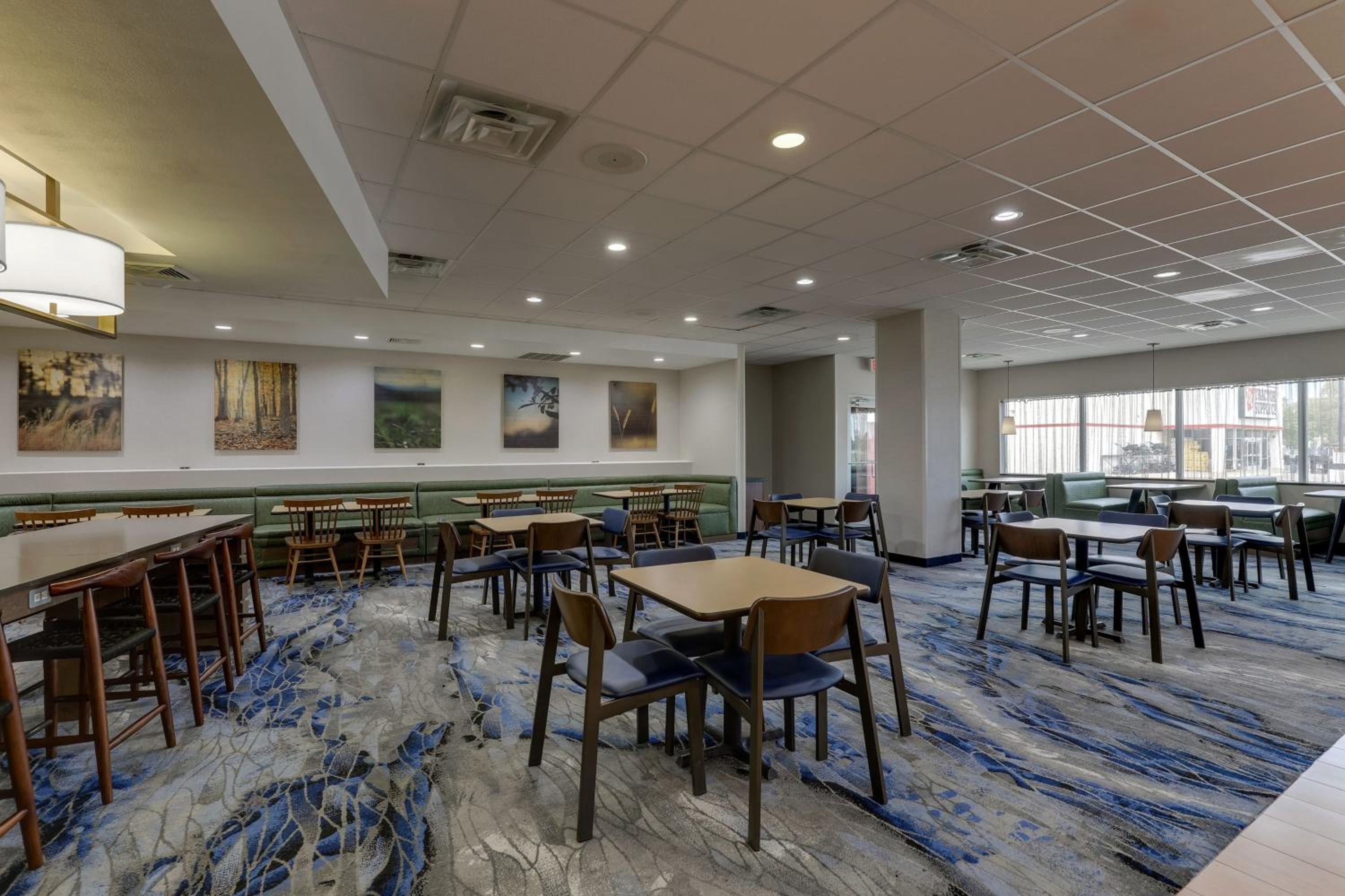 Hutchinson Vacations - Fairfield Inn and Suites Hutchinson - Property Image 6