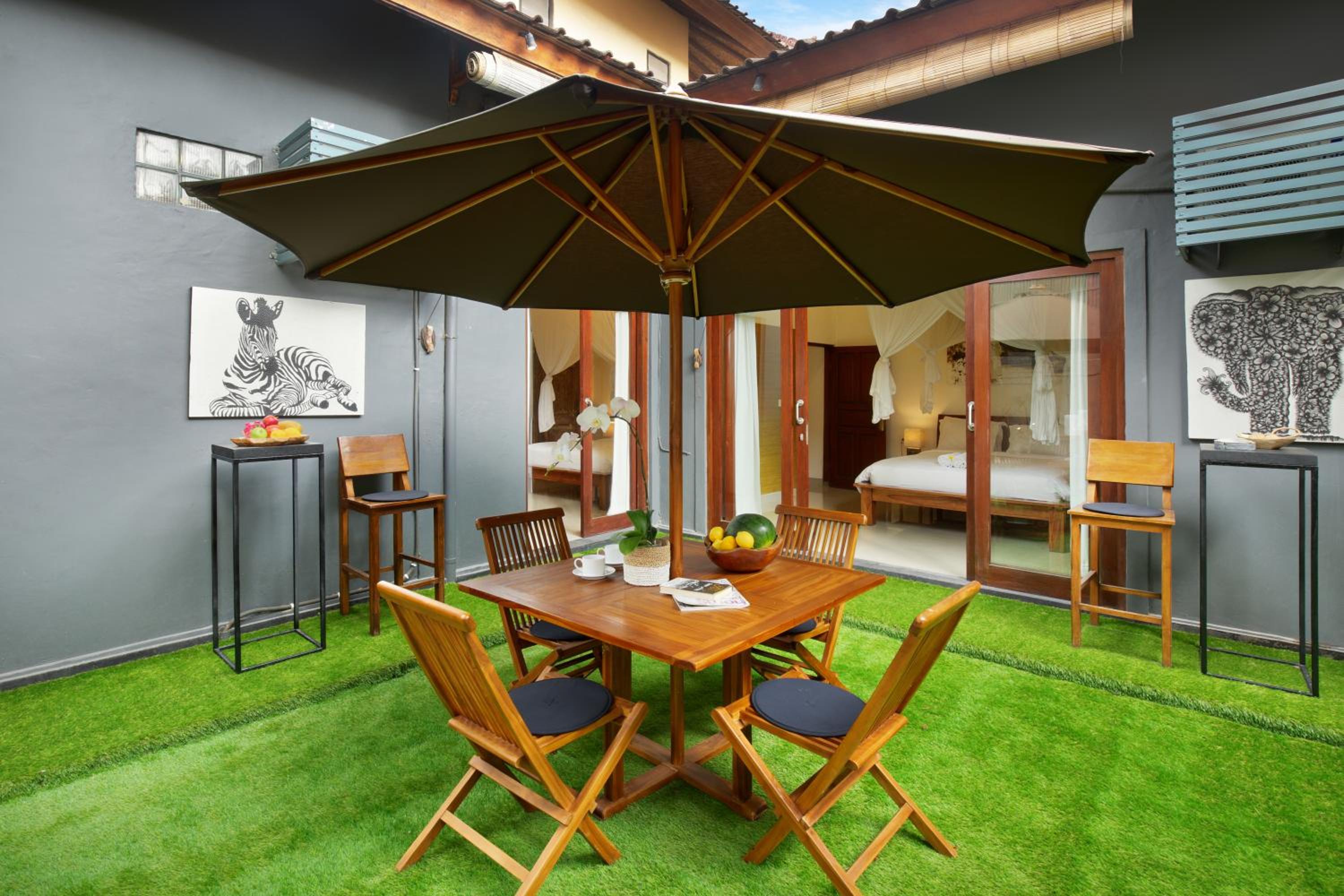 BEST DEAL! 4 BED/4 BATH POOL VILLA BEST LOCATION!