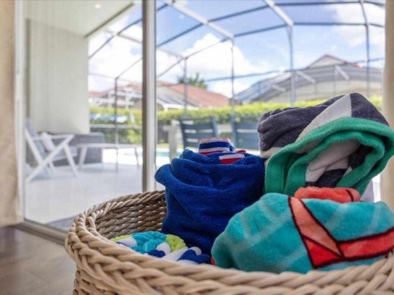 Themed 4 bed house, private pool , Close to Disney view 3