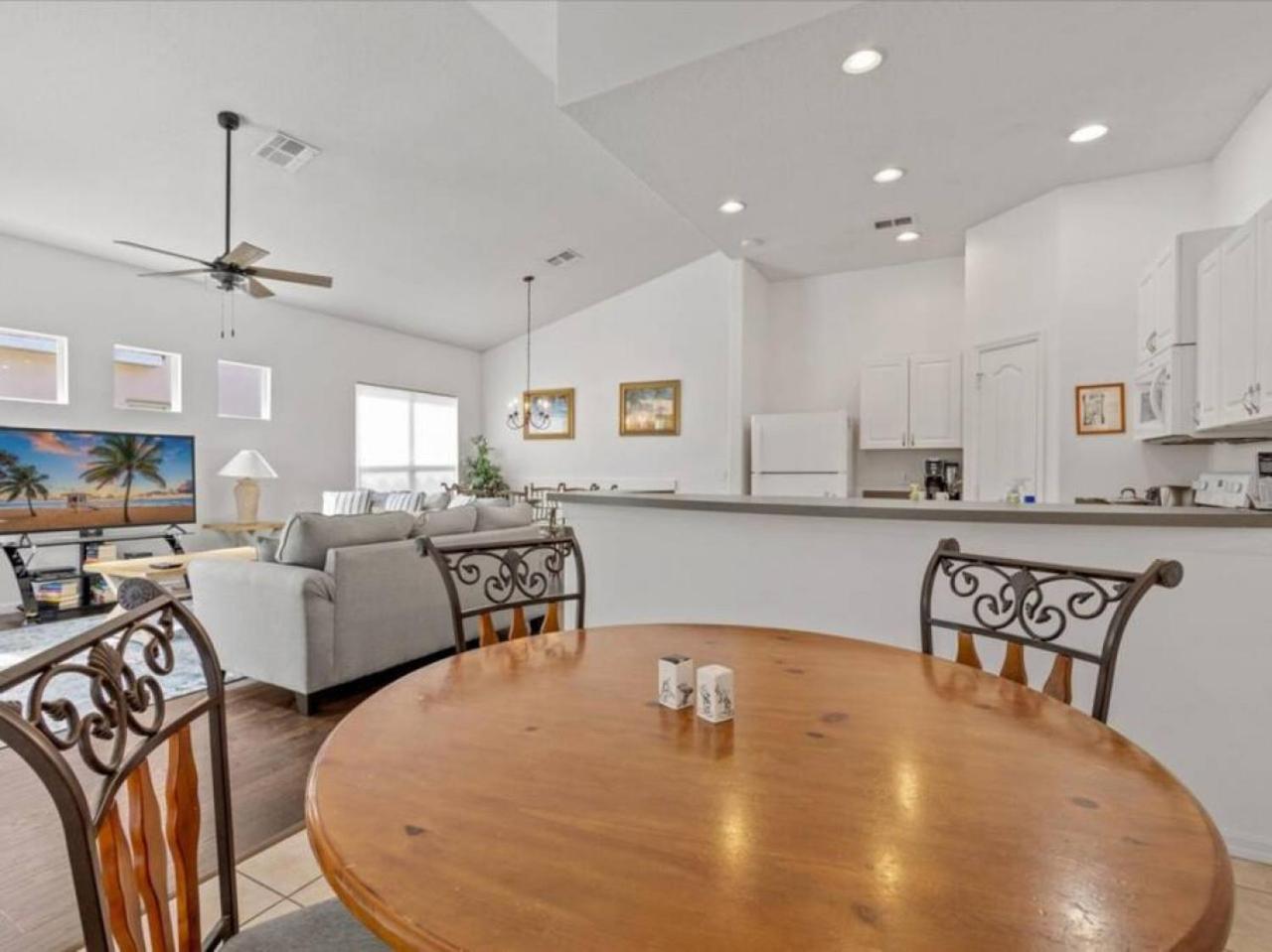 Themed 4 bed house, private pool , Close to Disney view 4