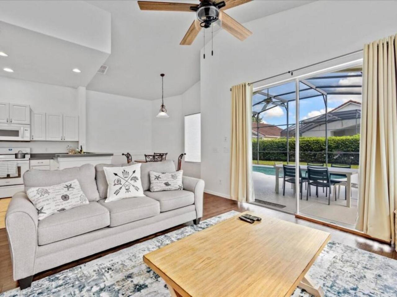 Themed 4 bed house, private pool , Close to Disney view 5