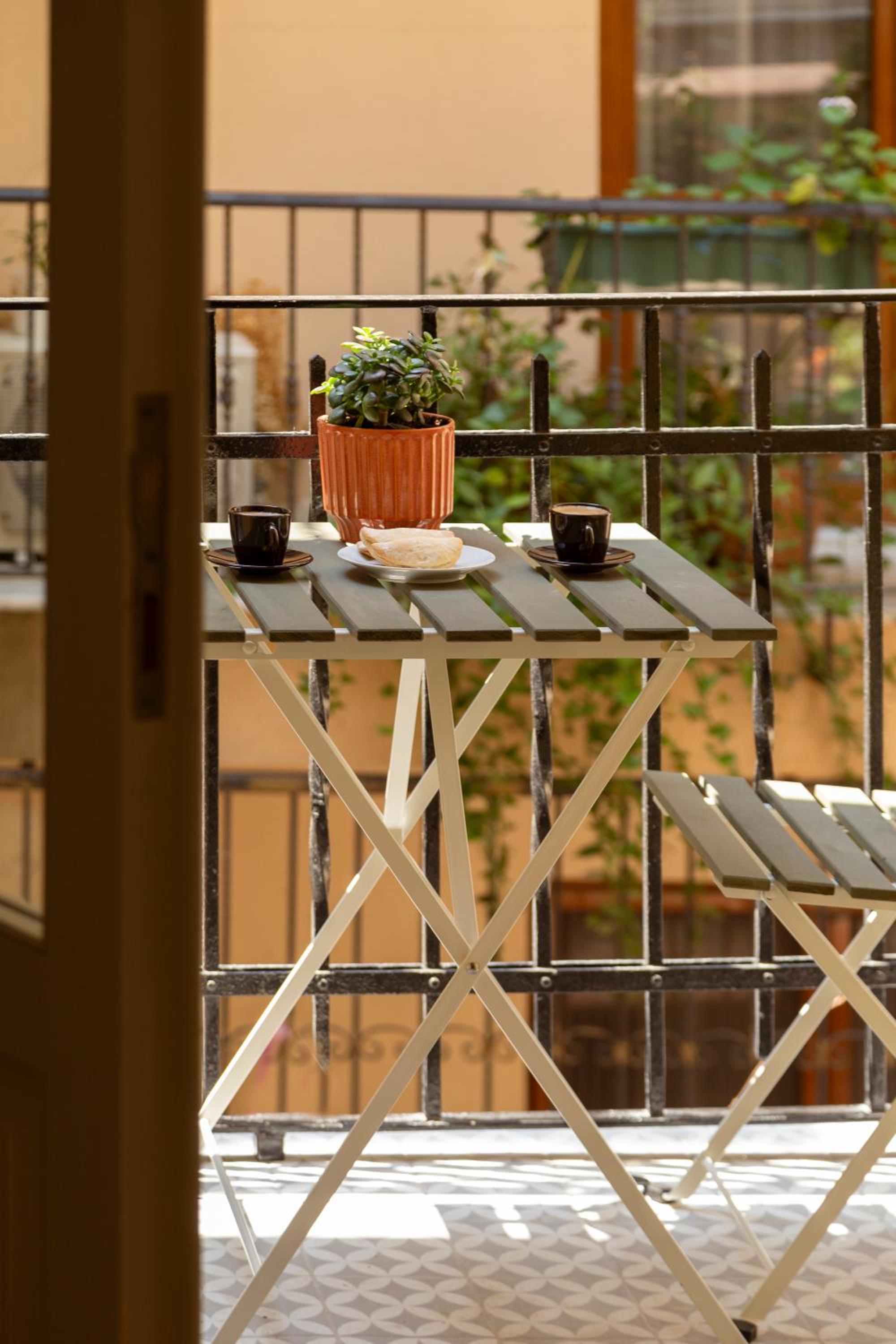 Lemon Apartments