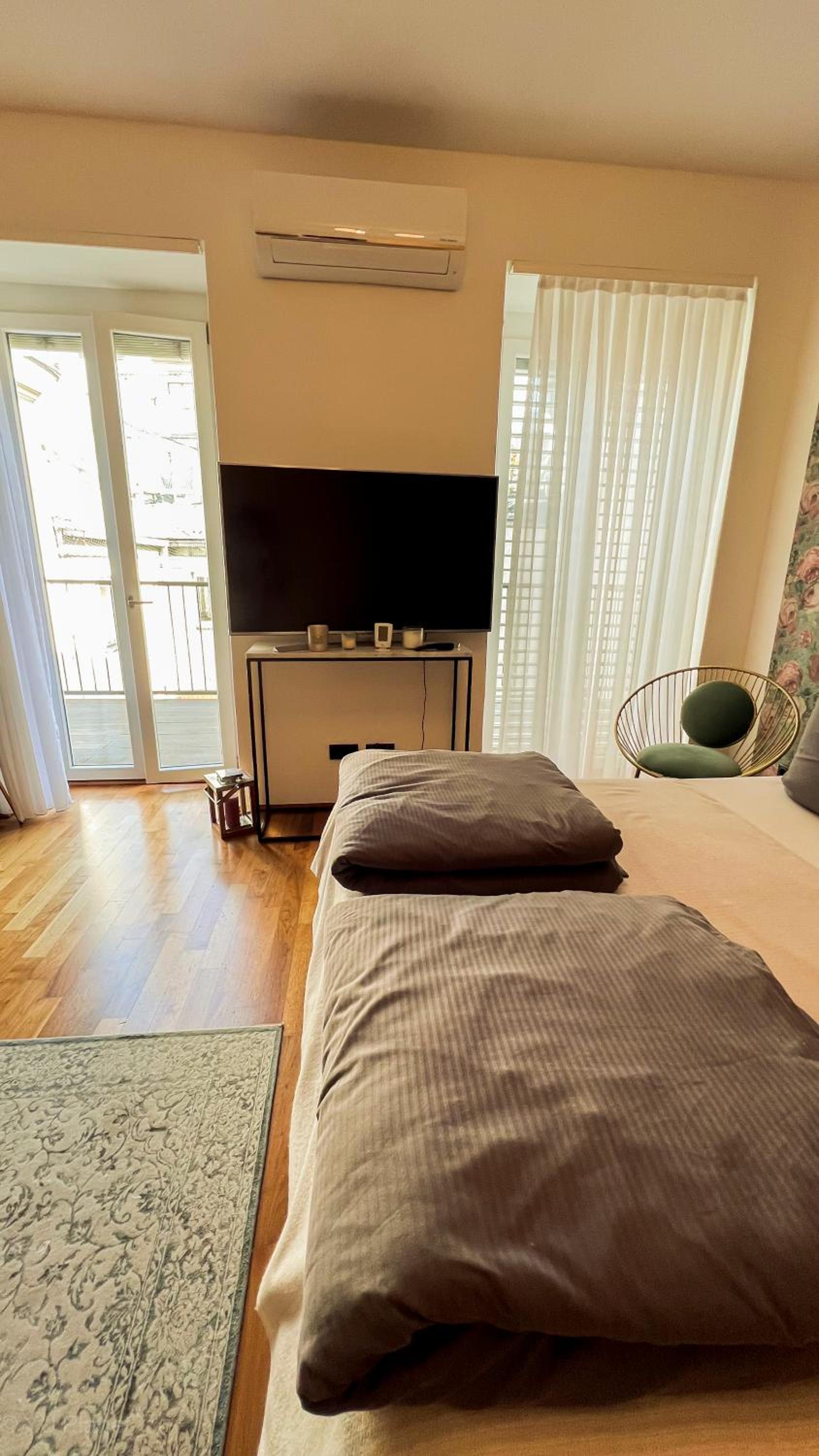 Triangle City Center Apartment