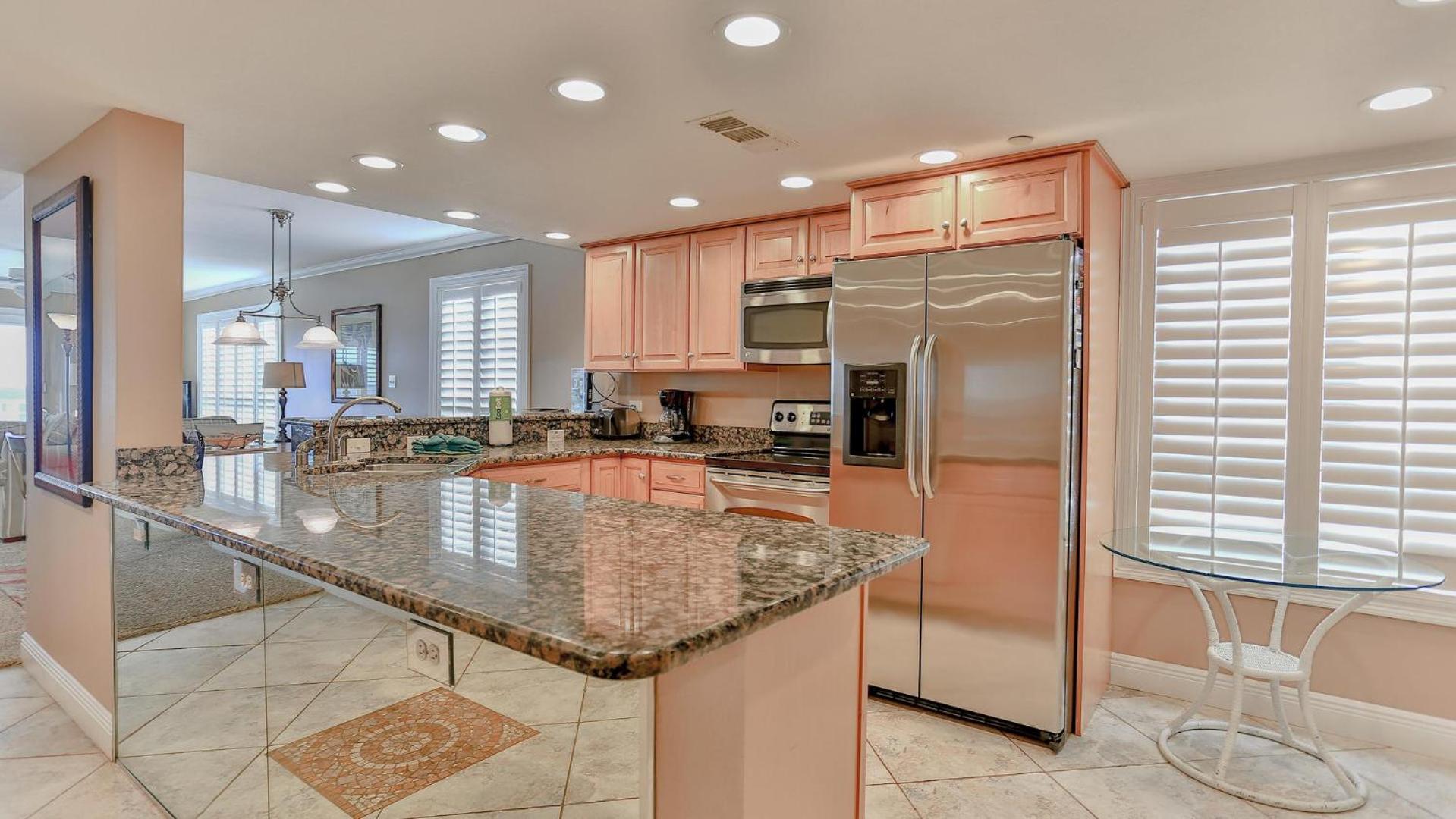Destin Towers 93 - Beach Front 9th Floor 2BR view 2