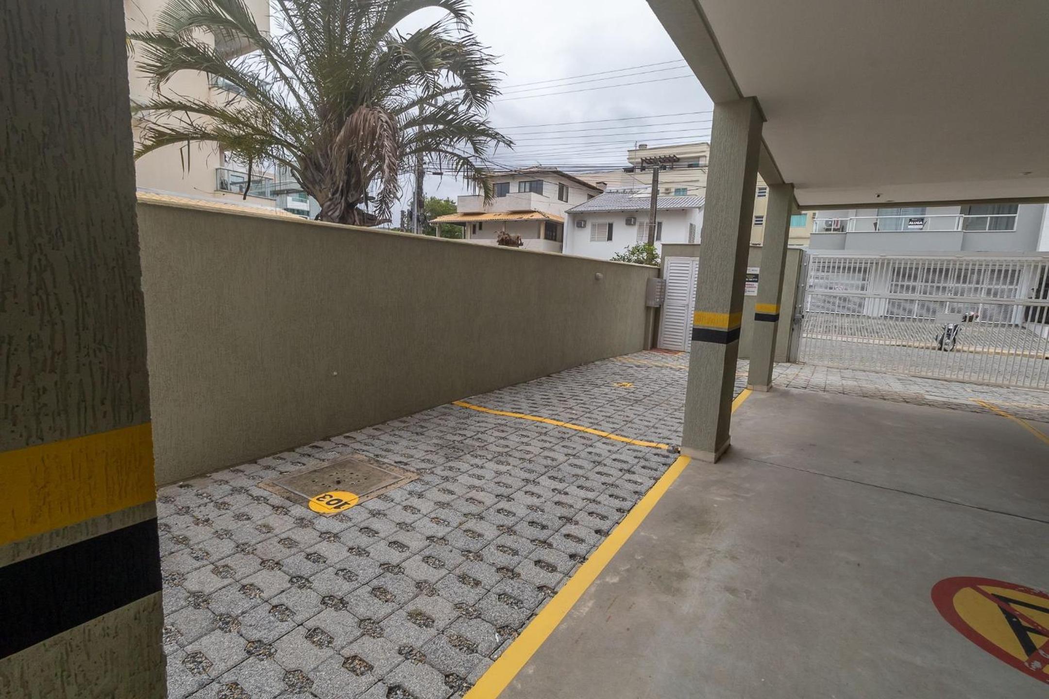 173 - Apartamento 02 Dormitórios na praia de Bombas para 6 pessoas