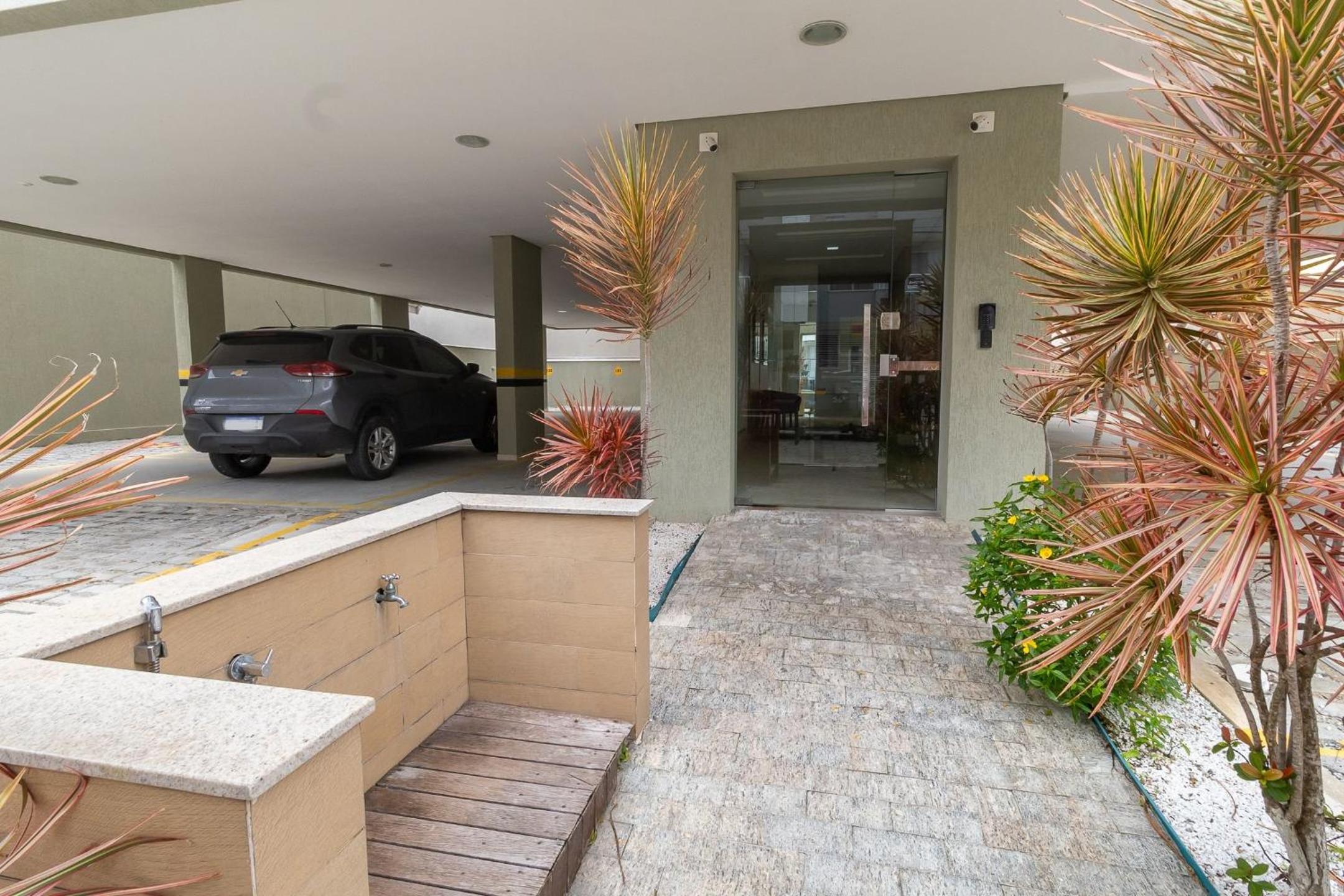 173 - Apartamento 02 Dormitórios na praia de Bombas para 6 pessoas