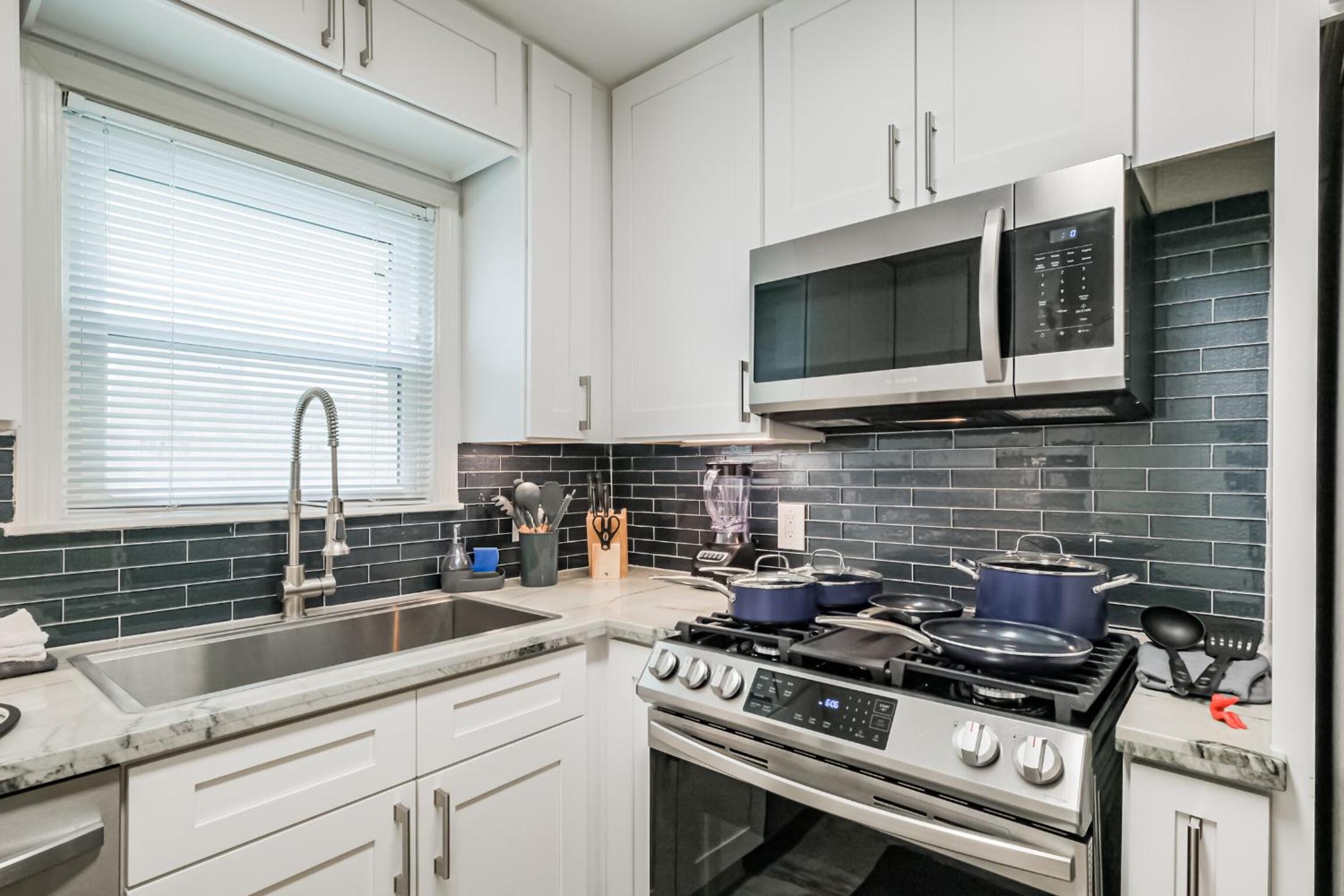 2 Homes In Houston Heights 6 Rooms Sleeps 16 view 3