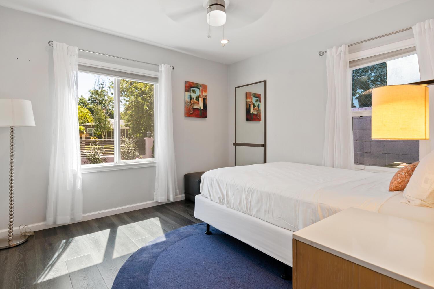 Lovely North Hollywood House Near Universal view 3