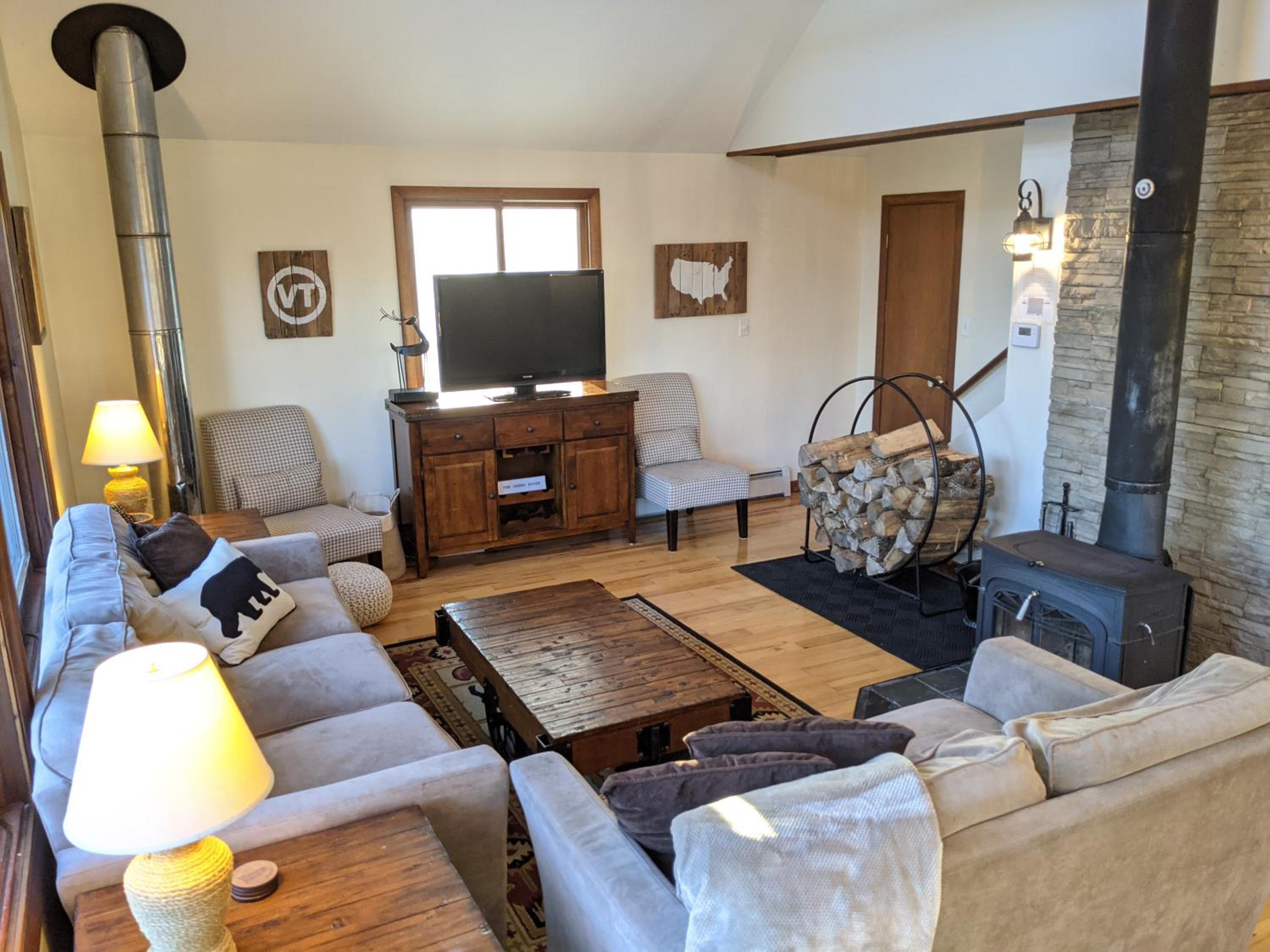 Ludlow Vacations - The "Okemo House" at Clocktower - Property Image 25