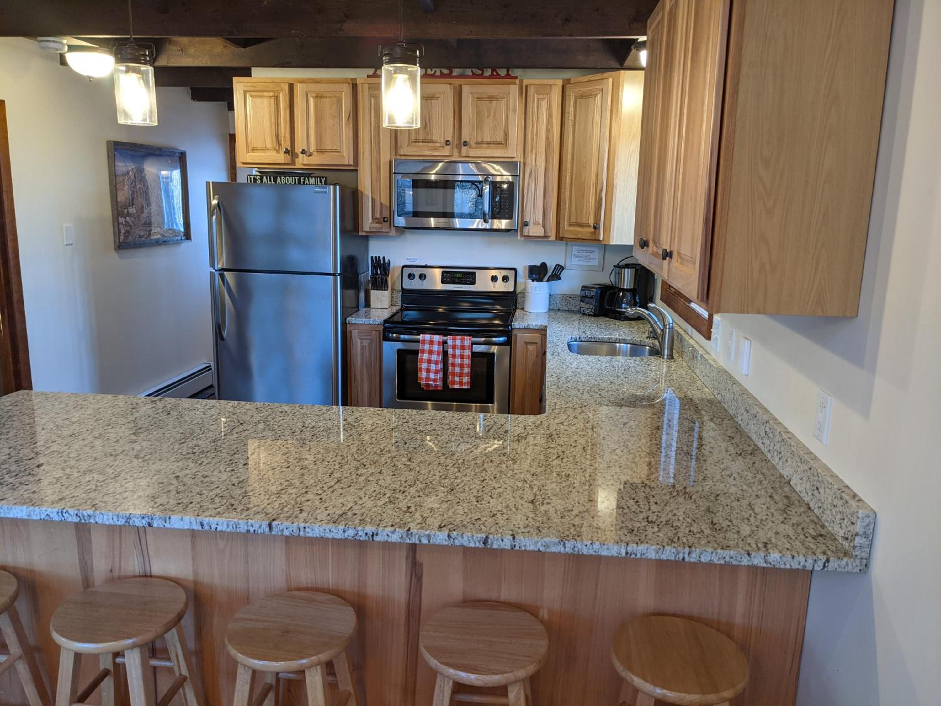 Ludlow Vacations - The "Okemo House" at Clocktower - Property Image 11