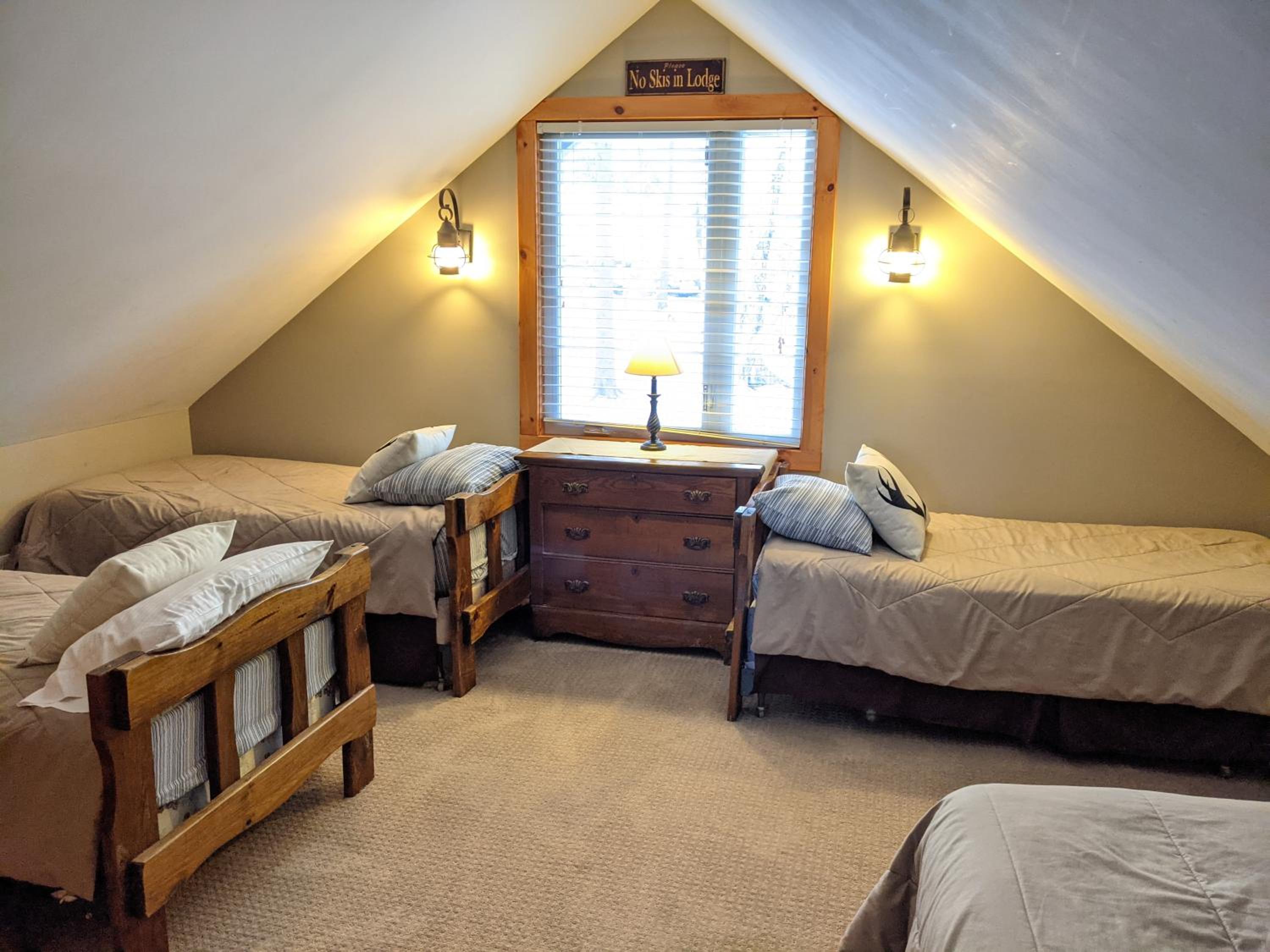 Ludlow Vacations - The "Okemo House" at Clocktower - Property Image 8