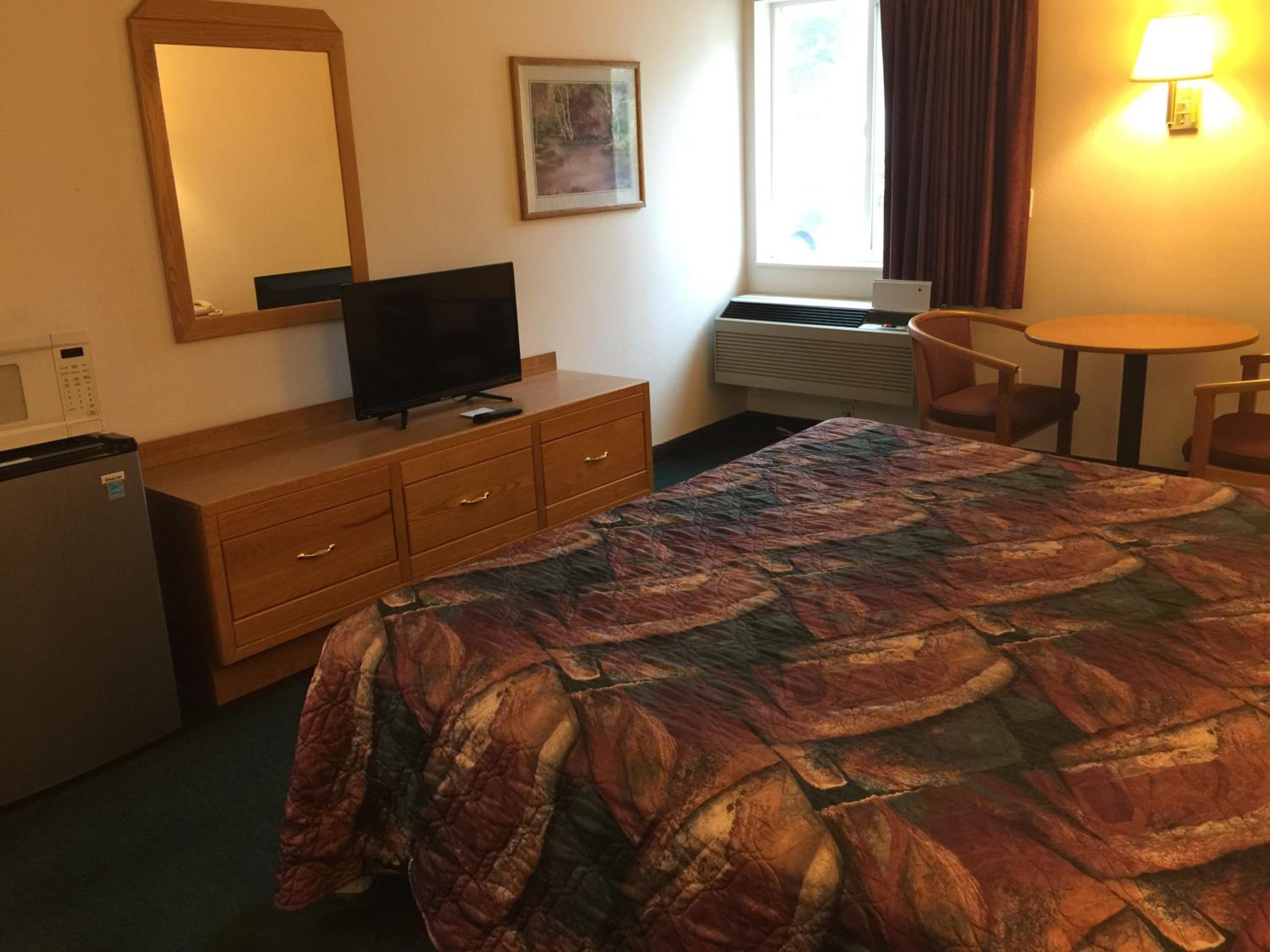 Economy Inn & Suites view 3