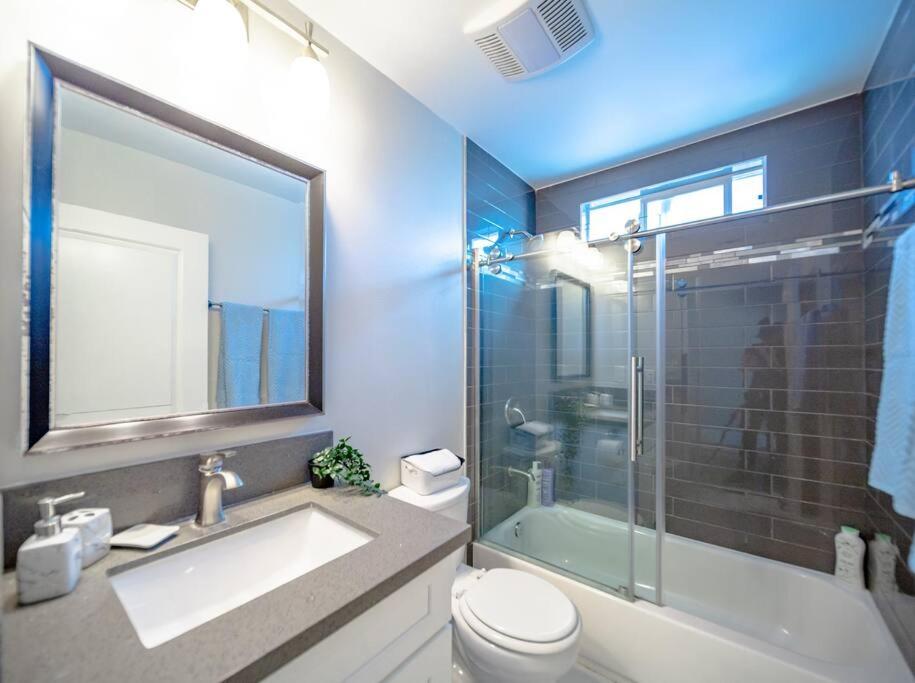 Central 4BD Townhome Sleeps 10 Near USC/DTLA/Expo