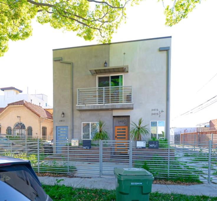 Central 4BD Townhome Sleeps 10 Near USC/DTLA/Expo