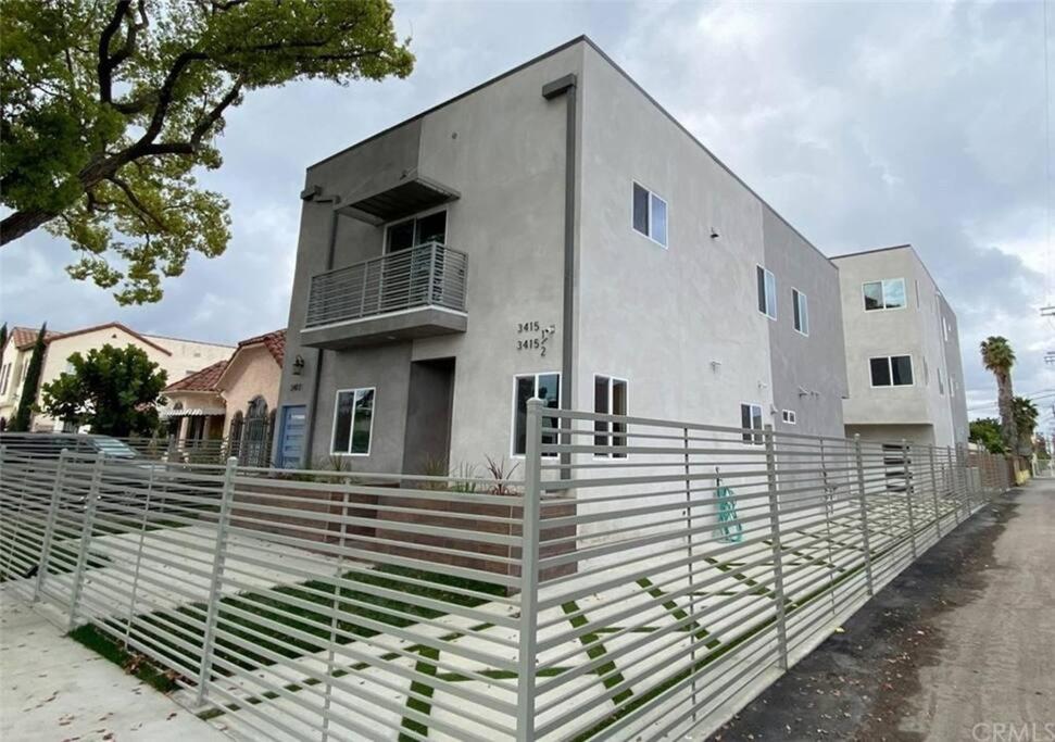 Central 4BD Townhome Sleeps 10 Near USC/DTLA/Expo