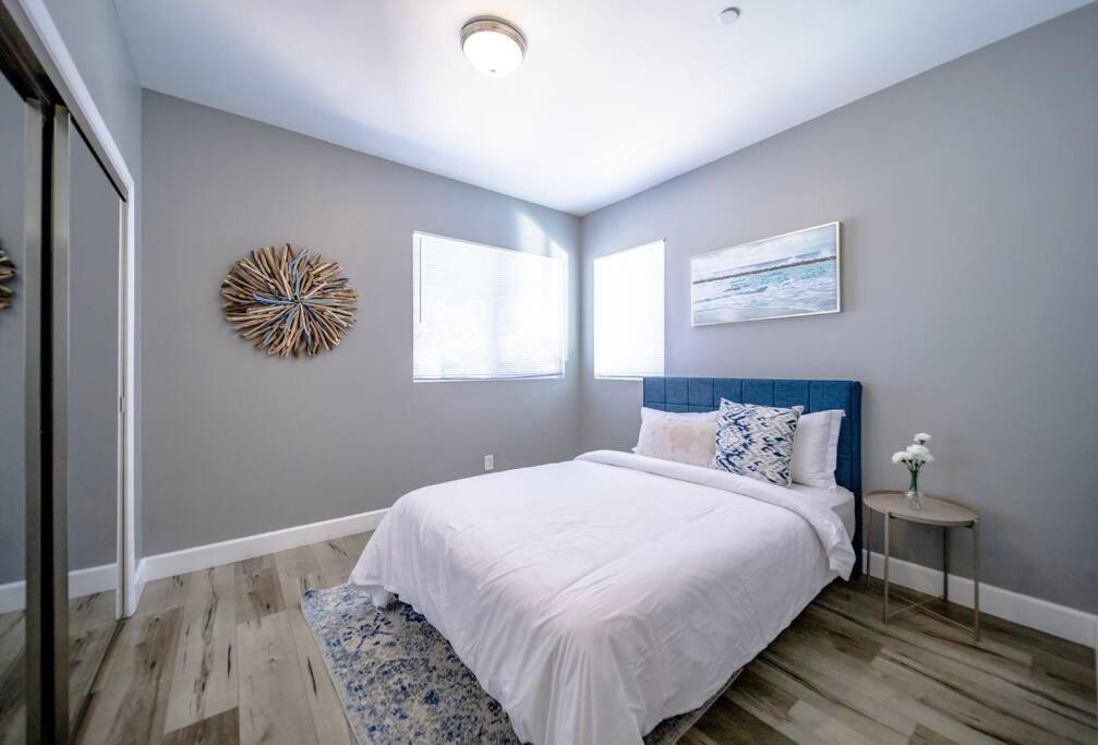 Central 4BD Townhome Sleeps 10 Near USC/DTLA/Expo