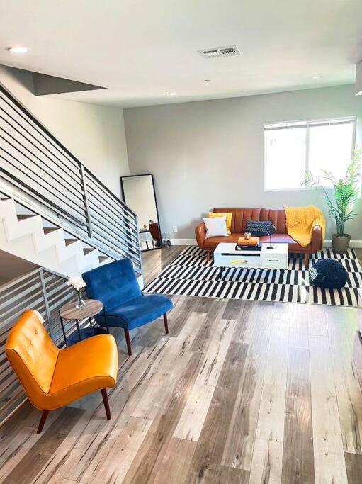 Central 4BD Townhome Sleeps 10 Near USC/DTLA/Expo