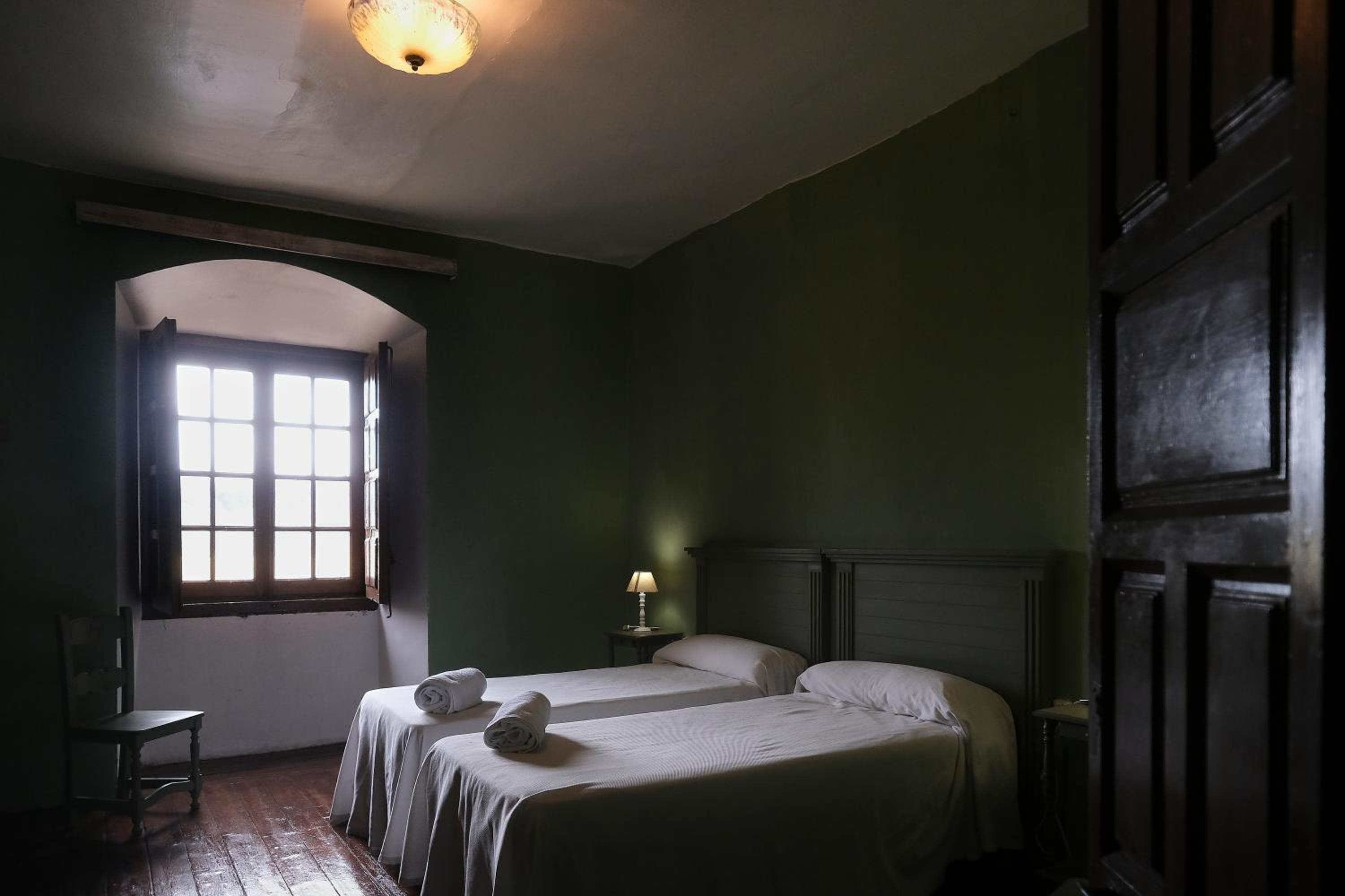 CASA RURAL PALACIO CONDE DE ALDANA con piscina entre encinares y dehesas