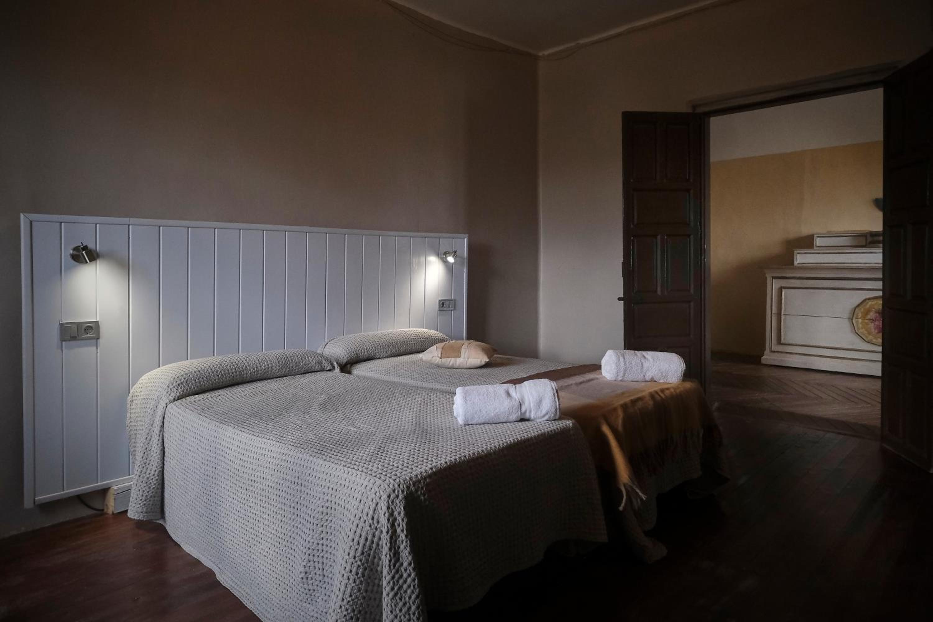 CASA RURAL PALACIO CONDE DE ALDANA con piscina entre encinares y dehesas